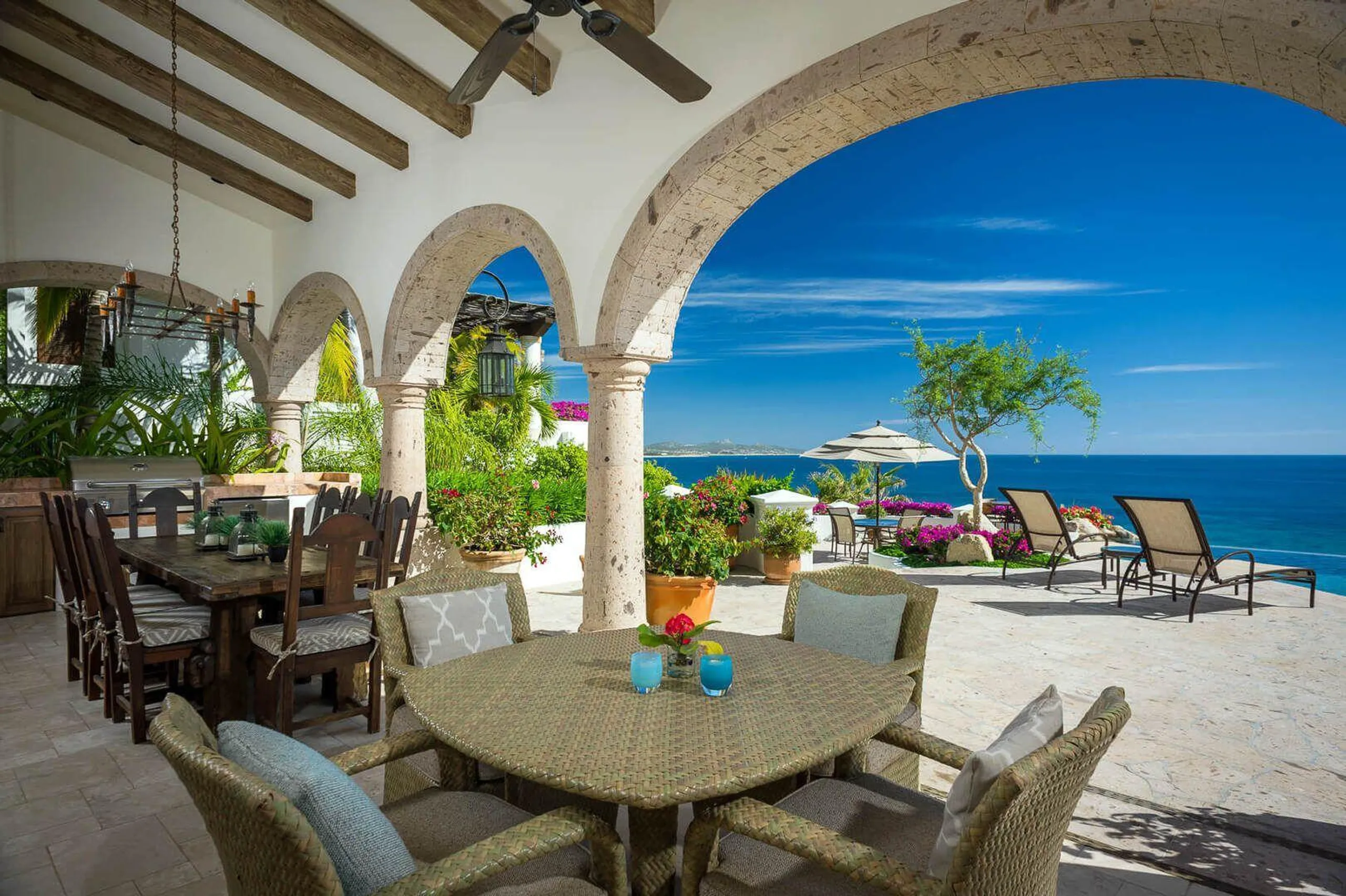 Spanish Colonial Architectural Palmilla Estate with Infinity Pool and Sweeping Ocean Views — photograph 10