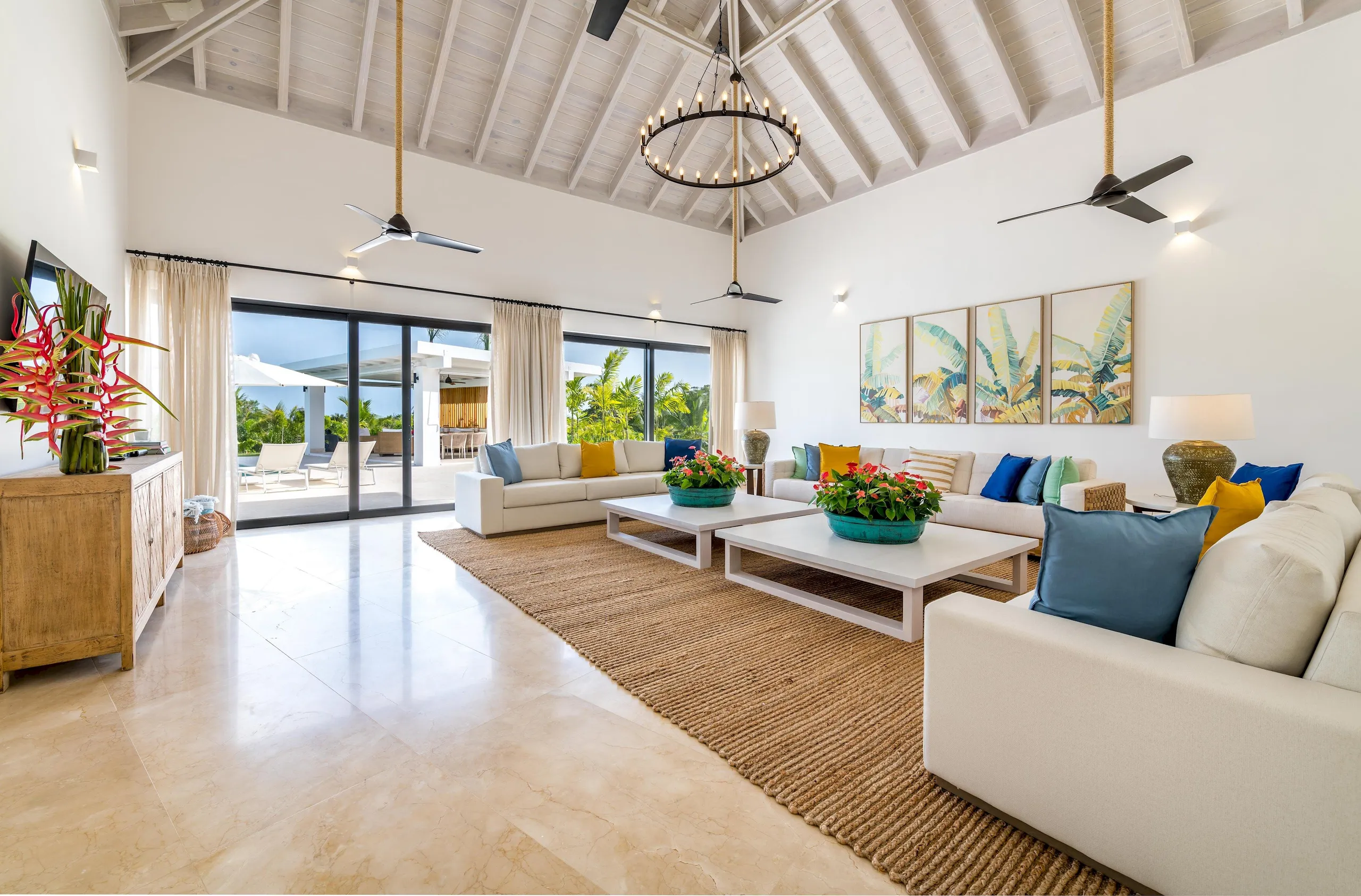 Sumptuous Paradise Estate with Private Pool and Fitness Room — photograph 9