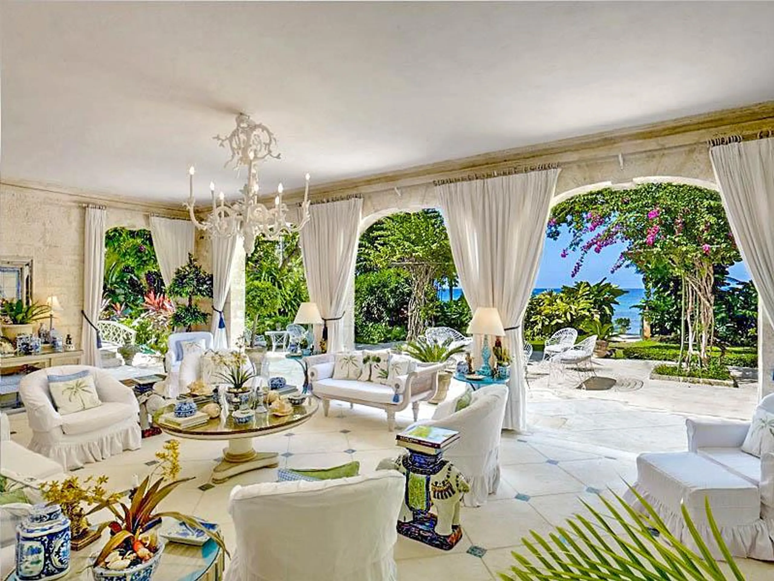 Resplendent Villa with Private Pool and Surrounding Sea Views — photograph 5