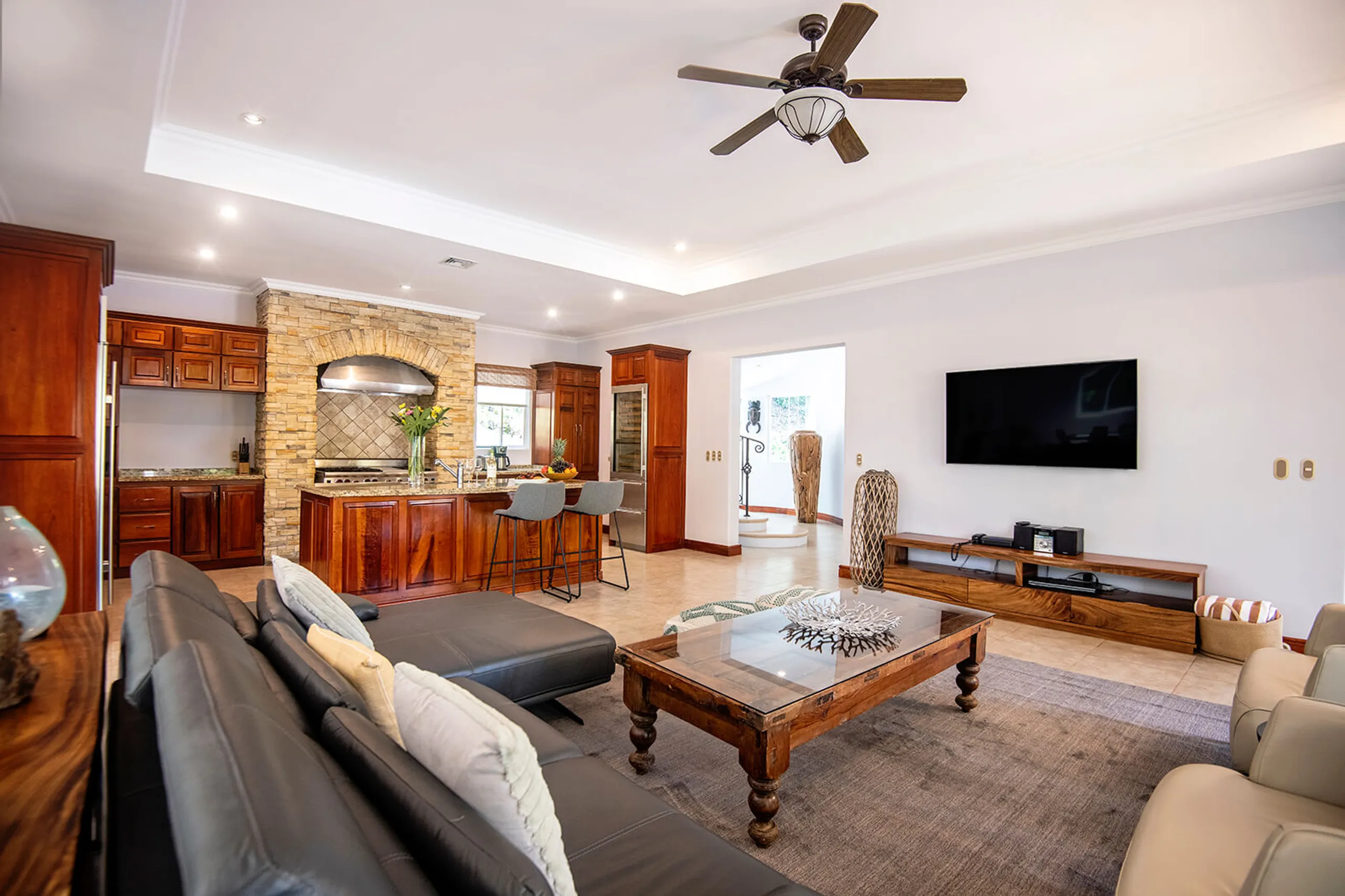 Spacious Los Sueños Resort Villa with Private Infinity Pool, Jacuzzi , & Forest Views — photograph 10