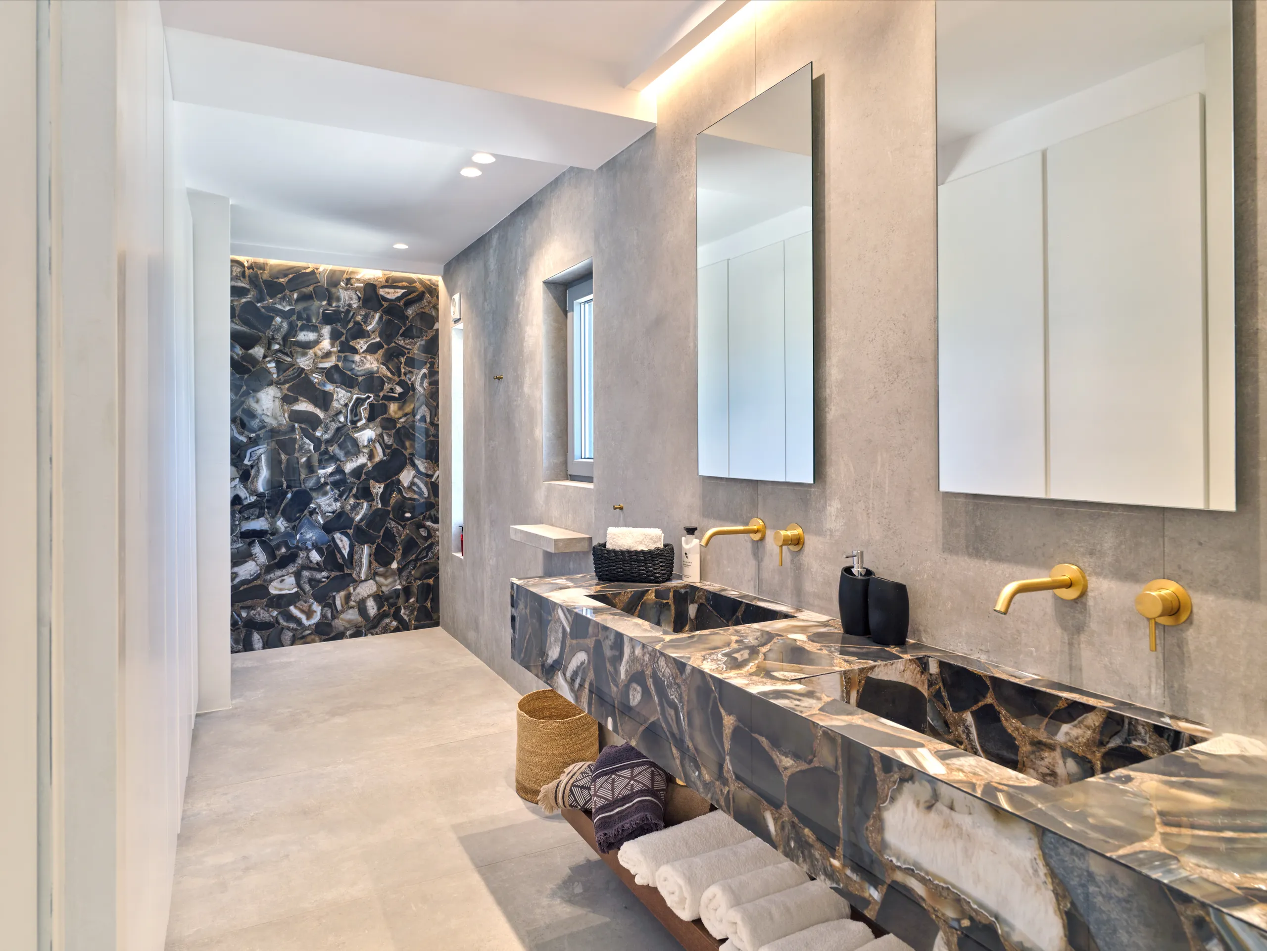 Sumptuous Retreat with Private Pool and Breathtaking Sea Views — photograph 7