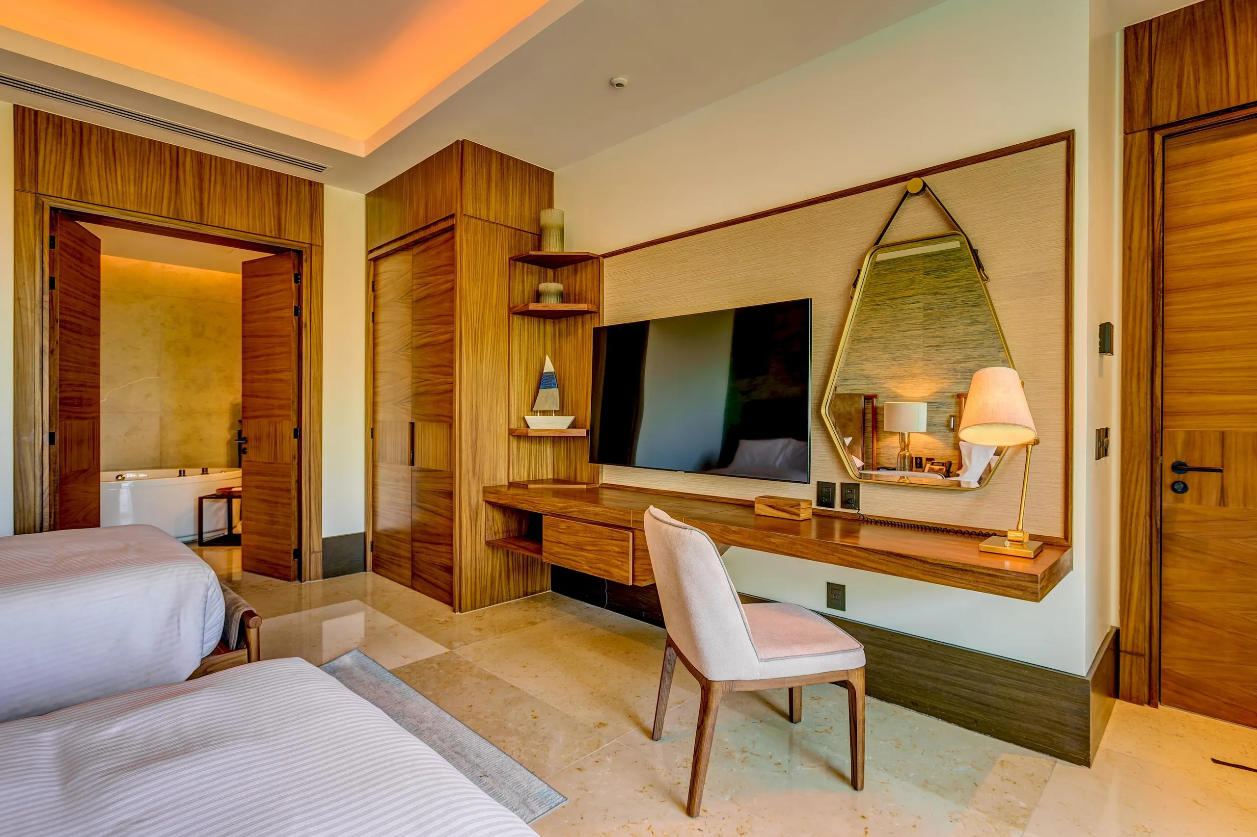 Azure Horizon Hideaway Estate with Resort Access — photograph 7