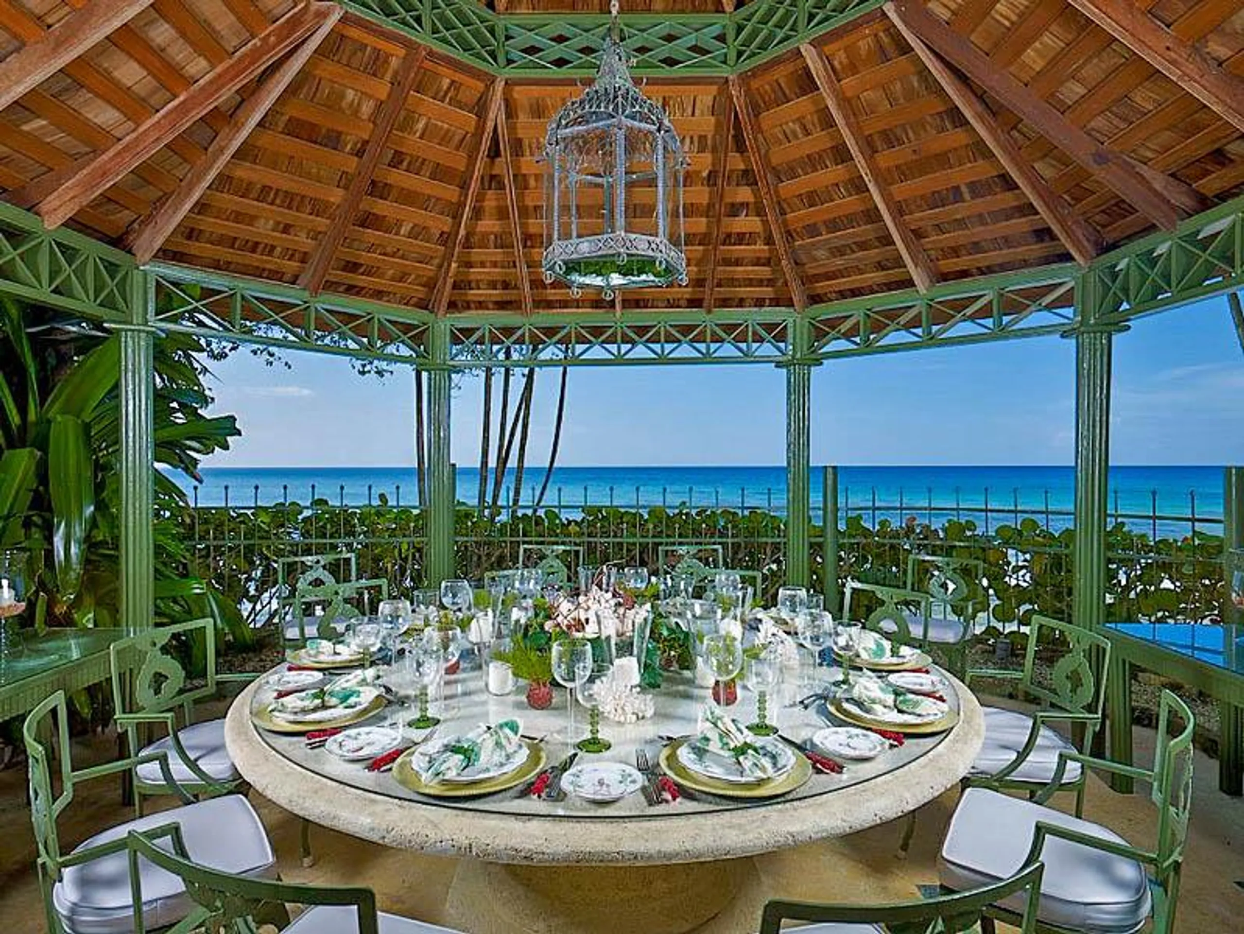 Resplendent Villa with Private Pool and Surrounding Sea Views — photograph 4