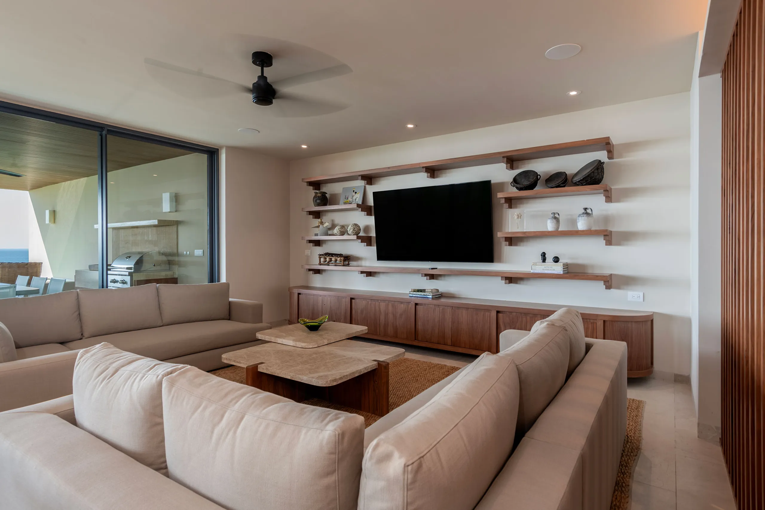 Opulent 4 Bedroom Condo with Infinity Pool and Ocean Views — photograph 9