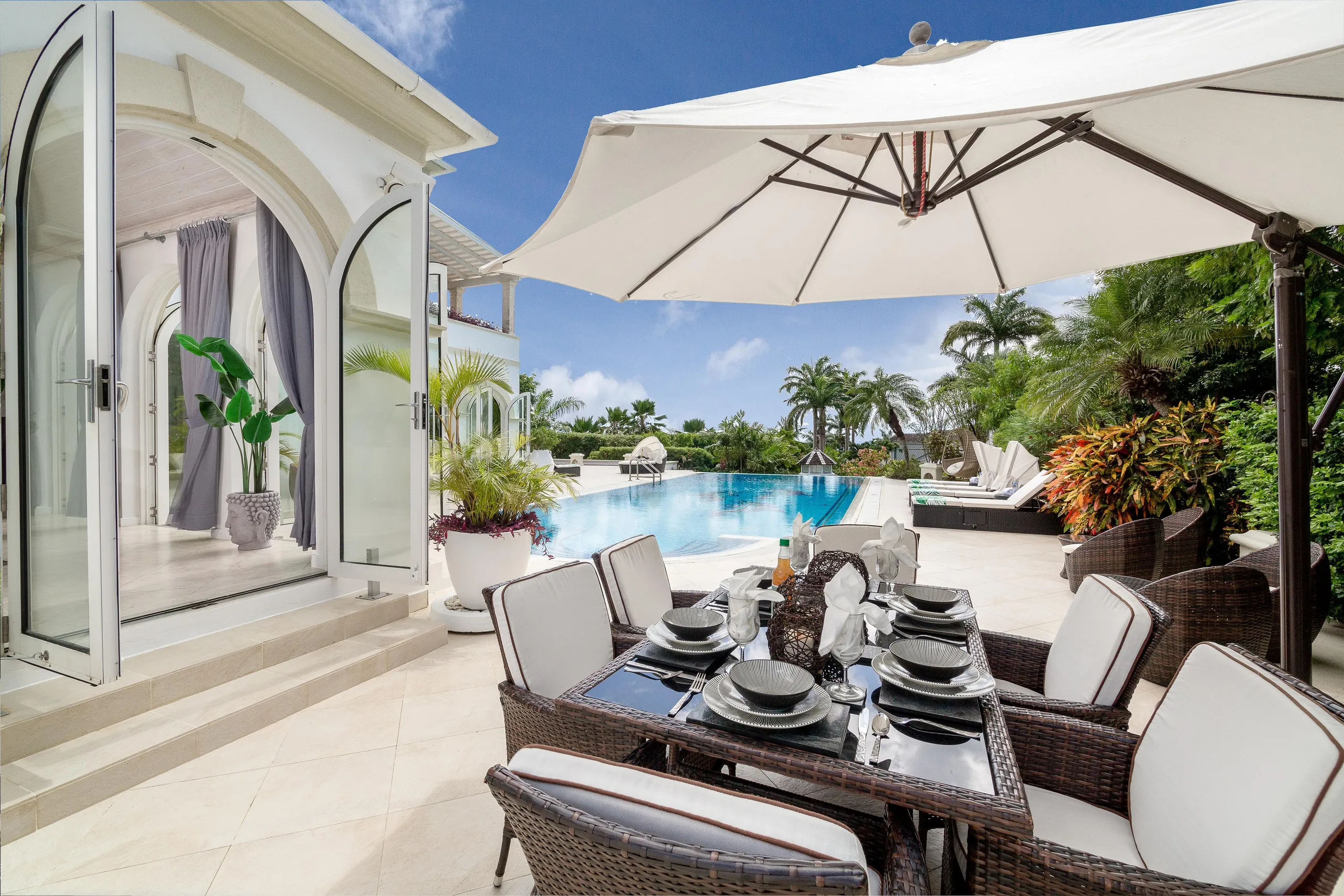 Barbados Traditional Grand Estate Large Private Pool and Golf Course Access — photograph 5