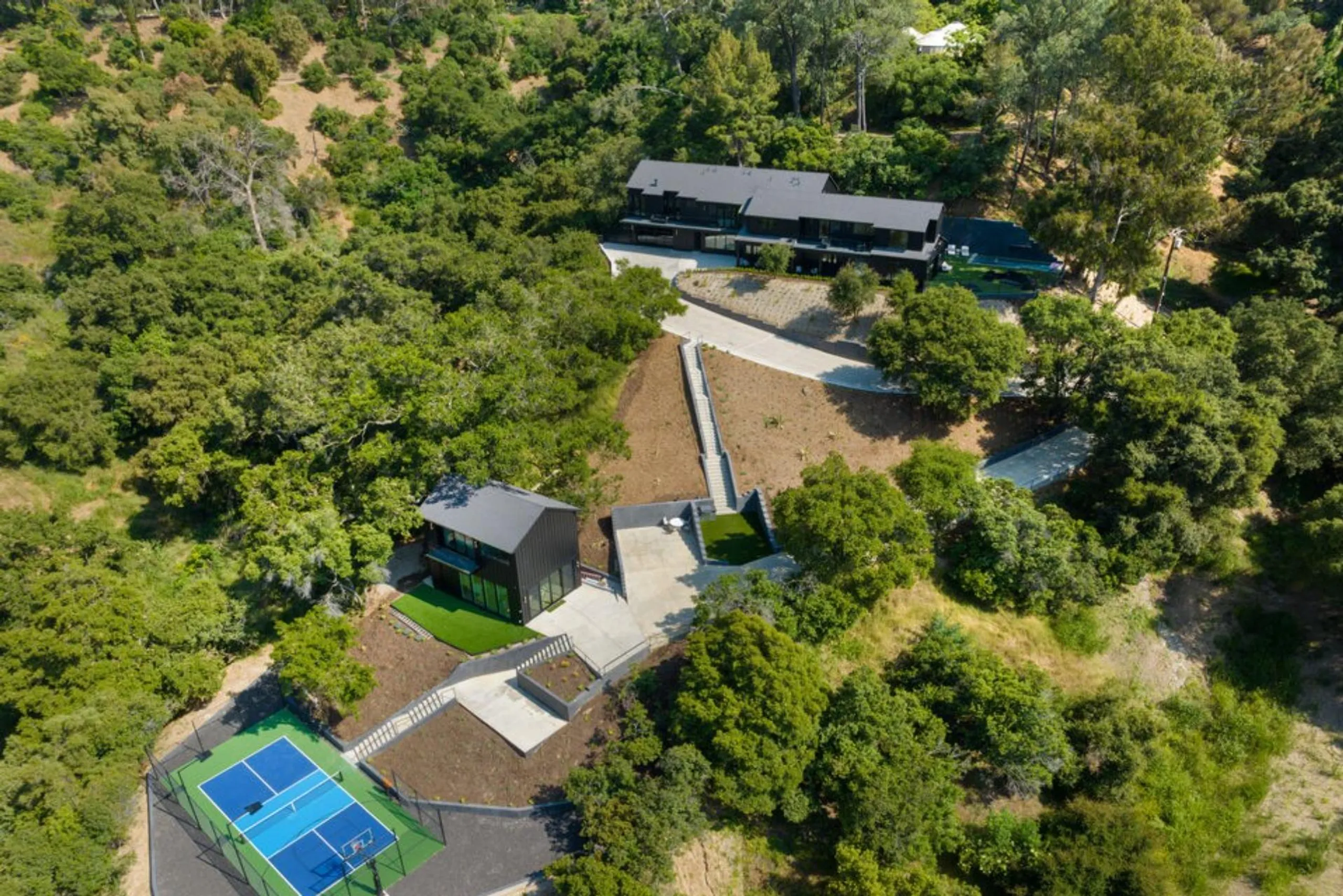 Exquisite Coldwater Canyon Sanctuary with Panoramic City & Mountain Views, Private Trails — photograph 12