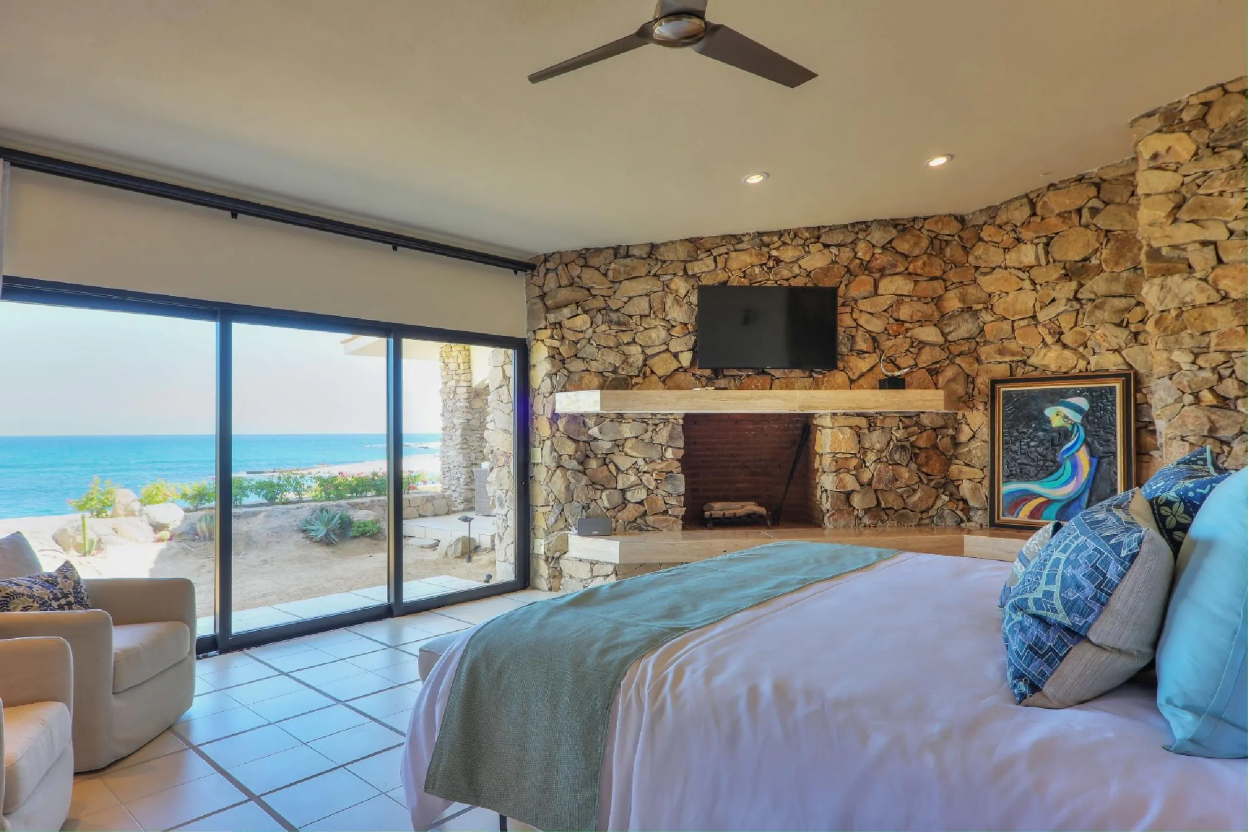 Charming Oceanfront Palmilla Estate with Private Pool and Ocean Views — photograph 6