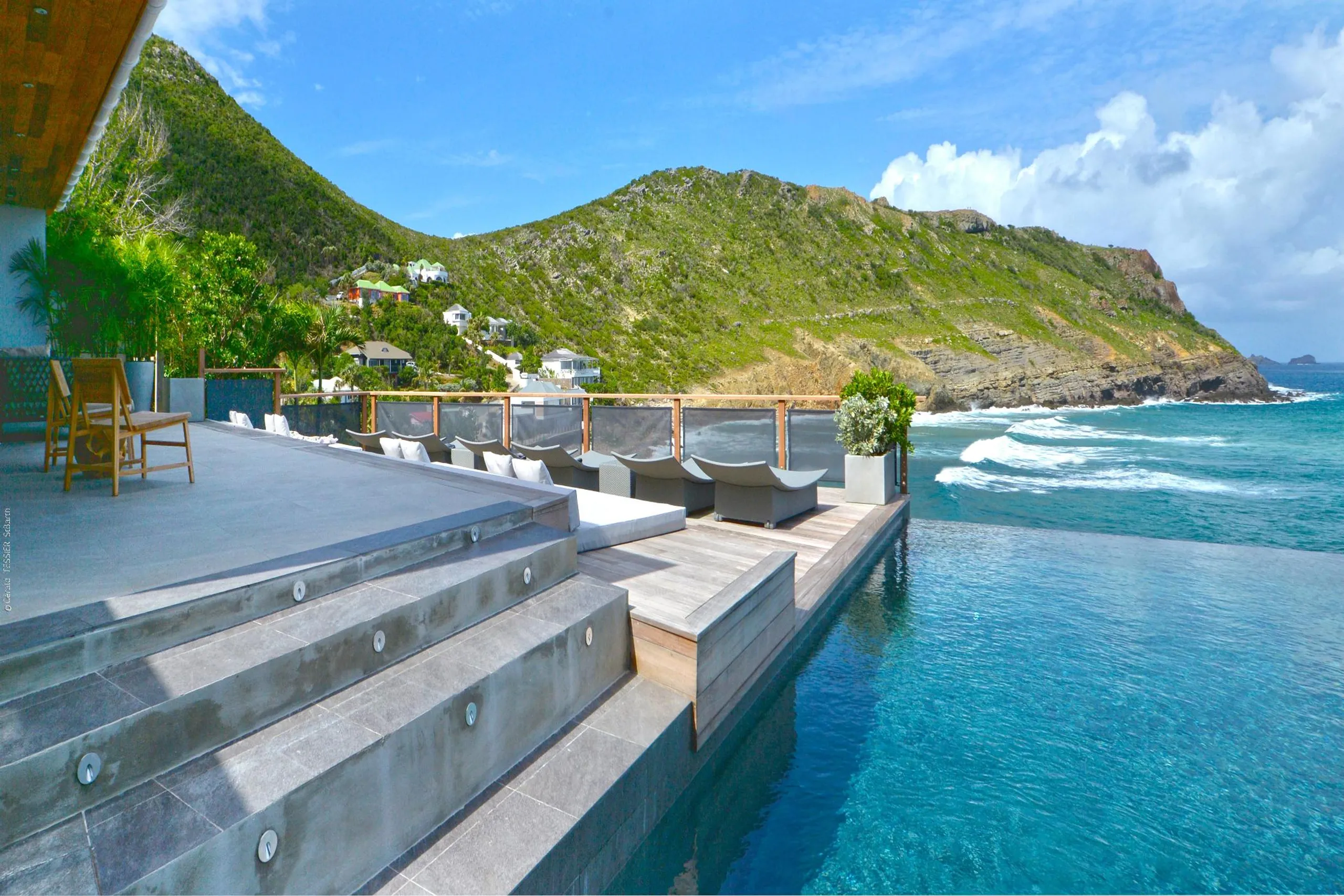 Captivating Seaside Villa with Infinity Pool and Walks to Beach, Anse des Lezards