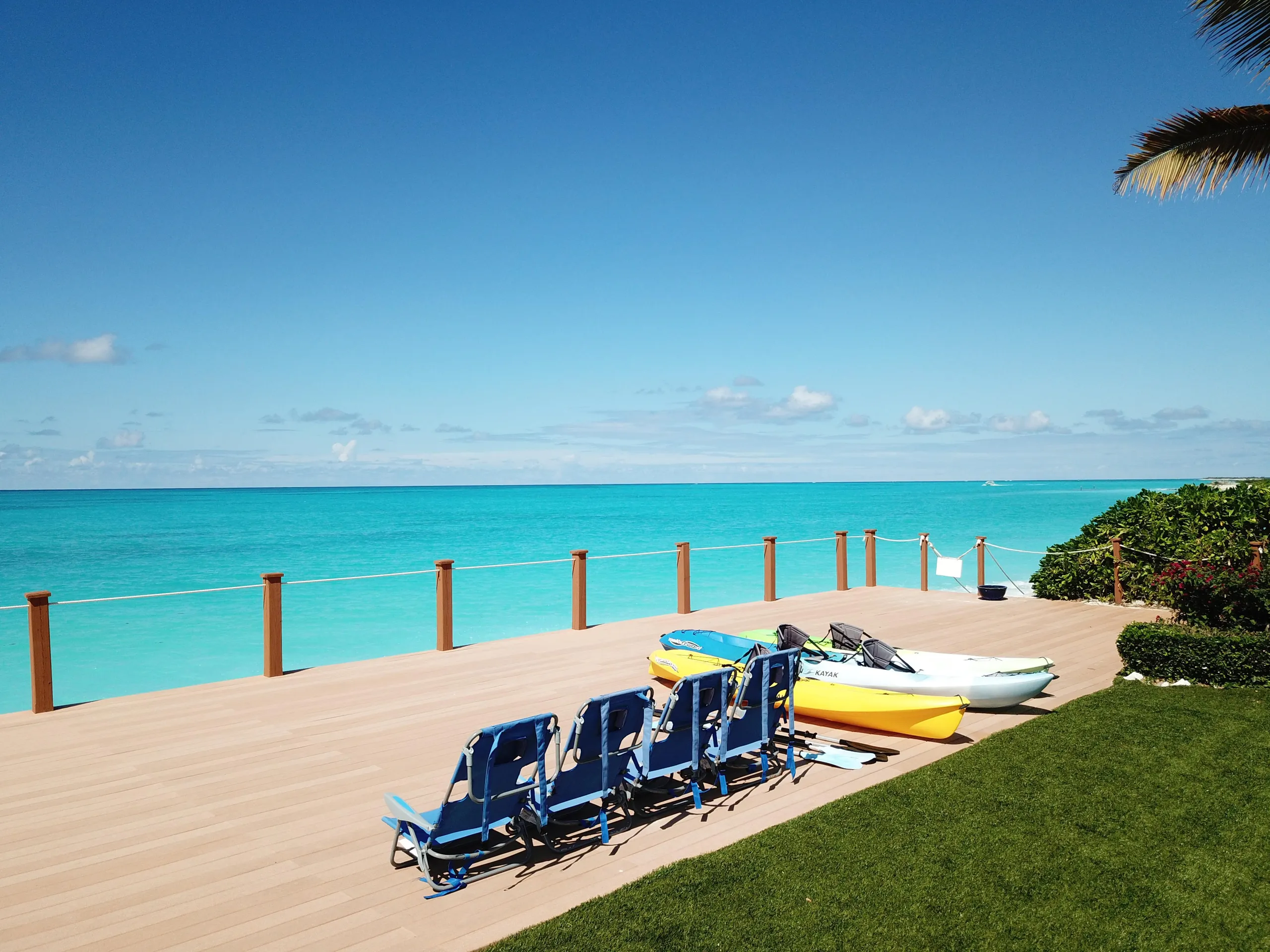 Charming Grace Bay Villa with Private Pool and Pristine Beachfront Views — photograph 2