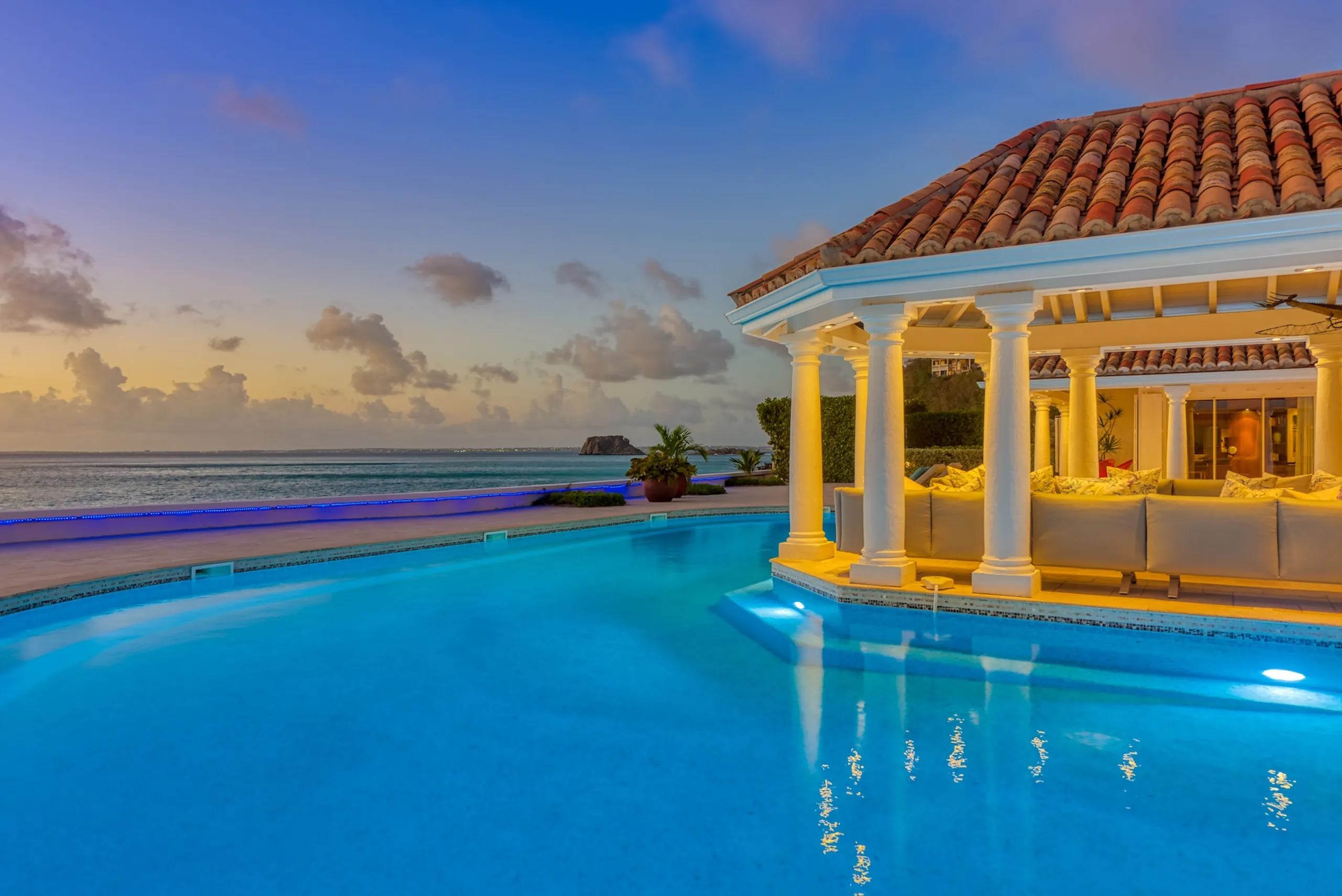 Opulent 6BR Villa with Infinity Pool and, Caribbean Sea Views — photograph 3