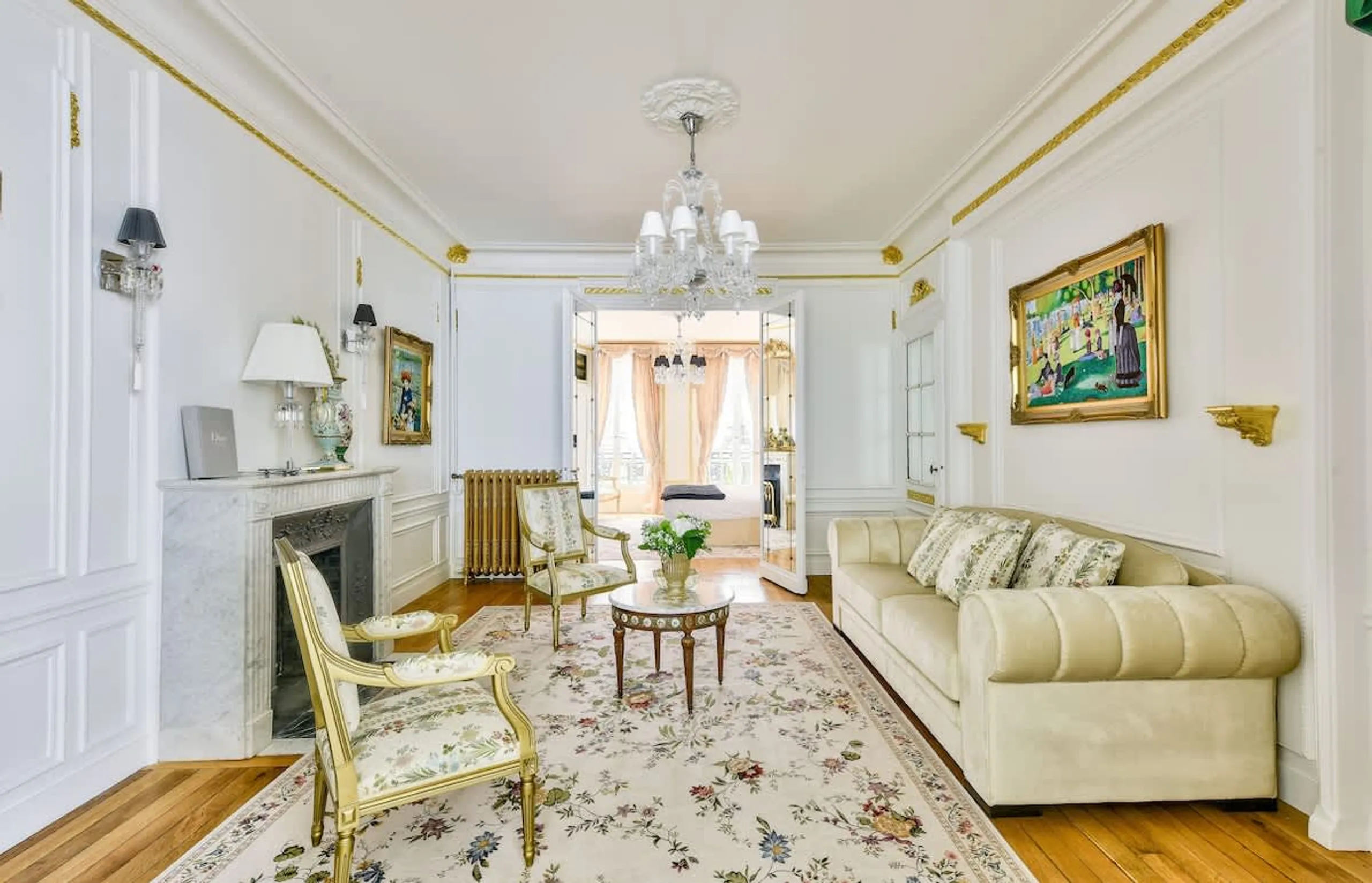 Palatial Parisian Villa with Majestic Interiors and Eiffel Tower nearby — photograph 8