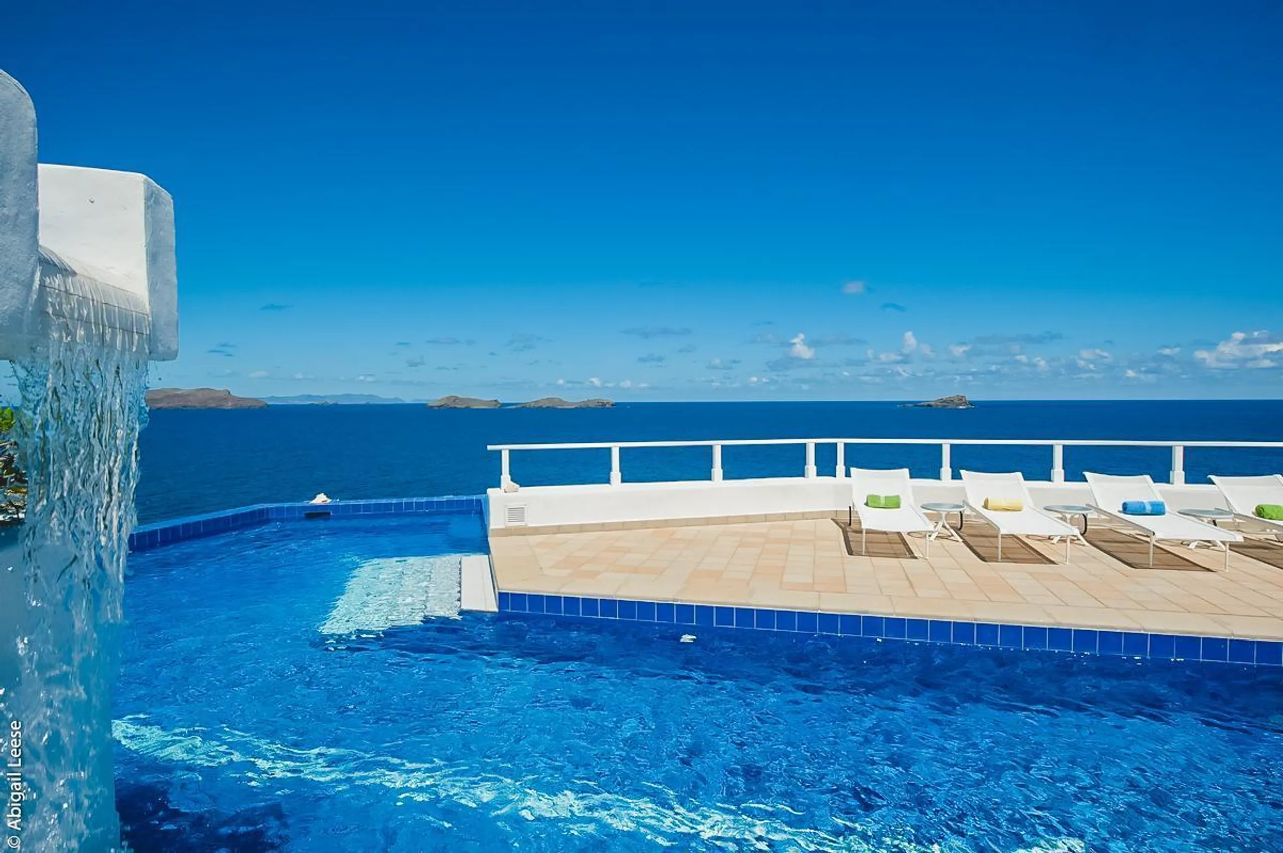 Swanky Seaside Villa with Private Pool and Walks to Beach — photograph 2