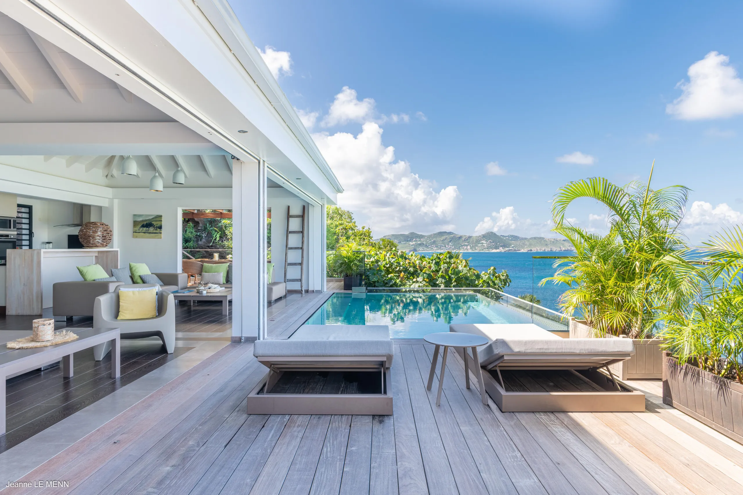 Breathtaking Beachfront Villa with Infinity Edge Pool and Patio Dining, Pointe Milou