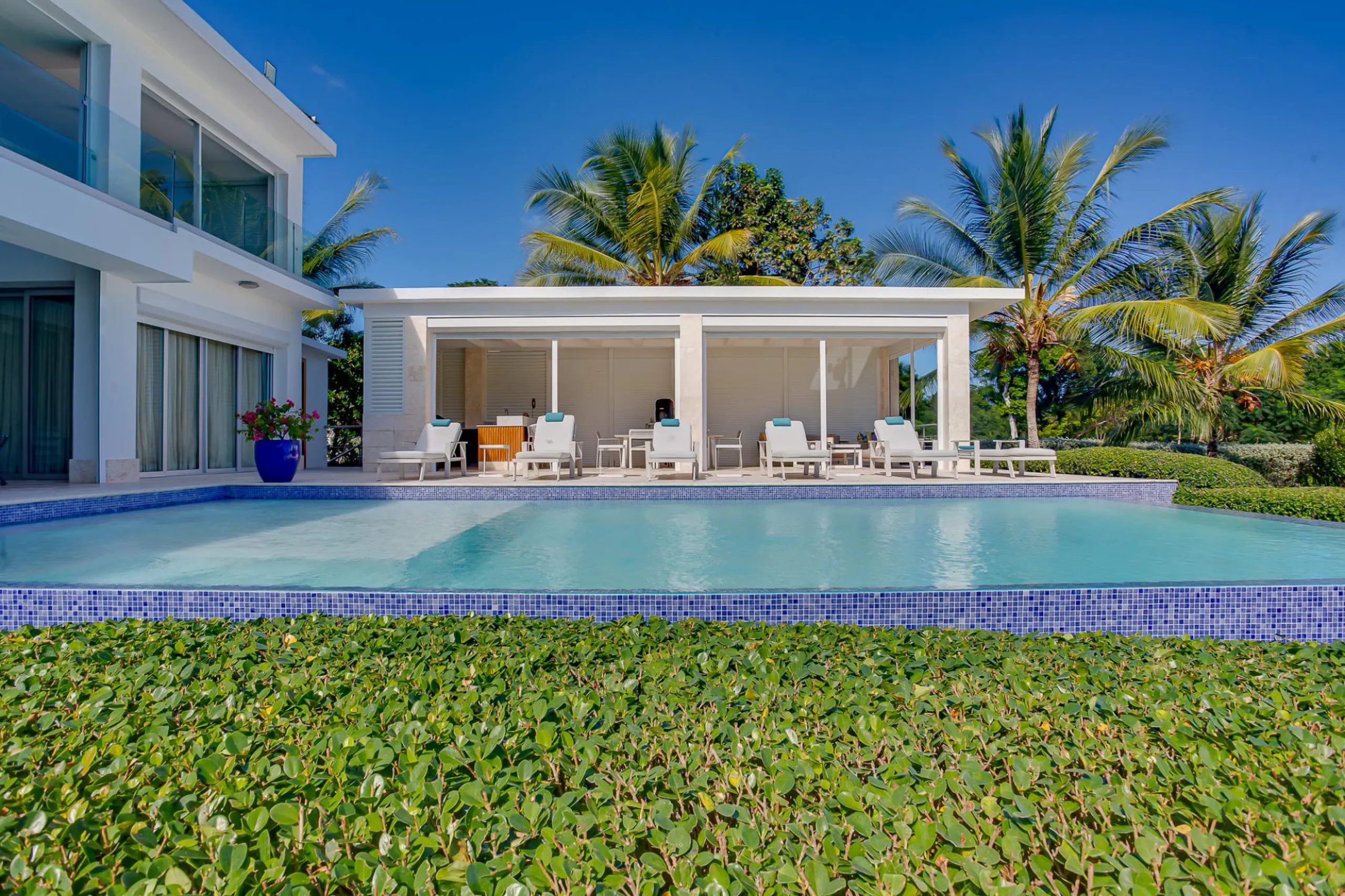 Bright & Modern 5-Bedroom Villa with Private Pool and Tropical Views — photograph 6