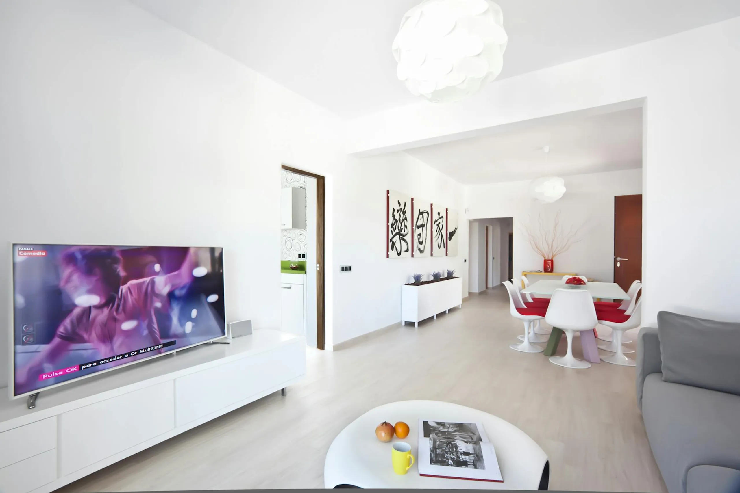 Elegant Ibiza Villa with Private Pool and Walks to Beach — photograph 8
