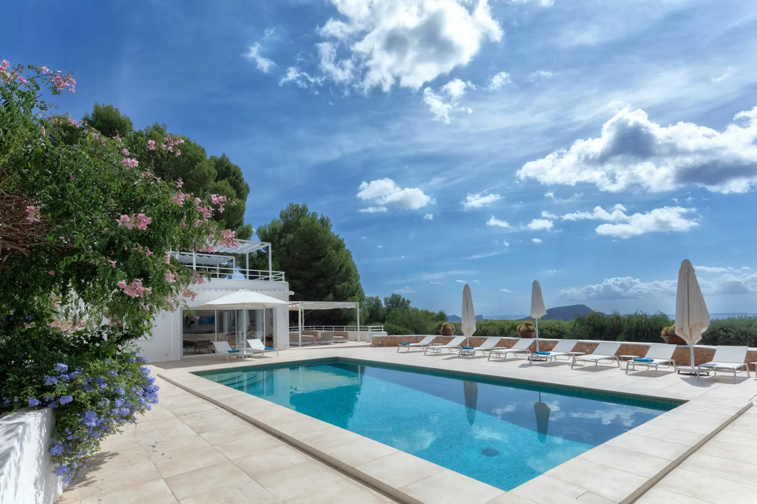 Exquisite Sea-View Villa with Luxurious Terraces and Swimming Pool — photograph 10