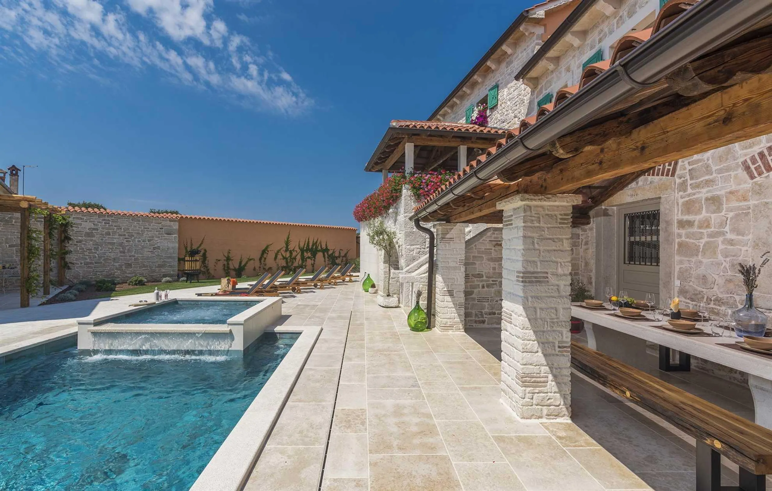 Tranquil Haven Villa with Pool and Jacuzzi near Porec, Istria — photograph 9