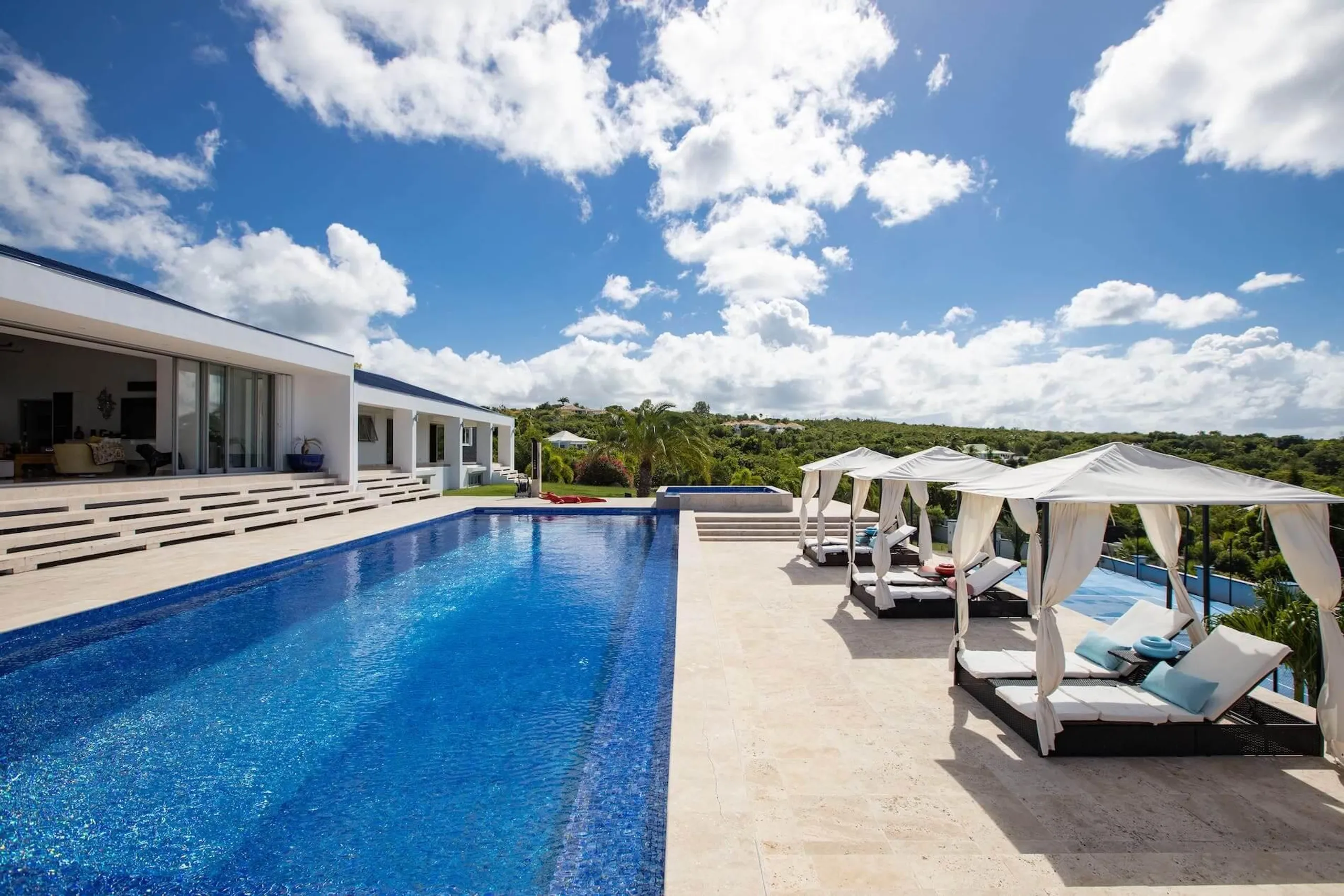 Luxe Retreat Villa with Private Pool, Tennis and Unmatched Views of Caribbean Sea — photograph 2