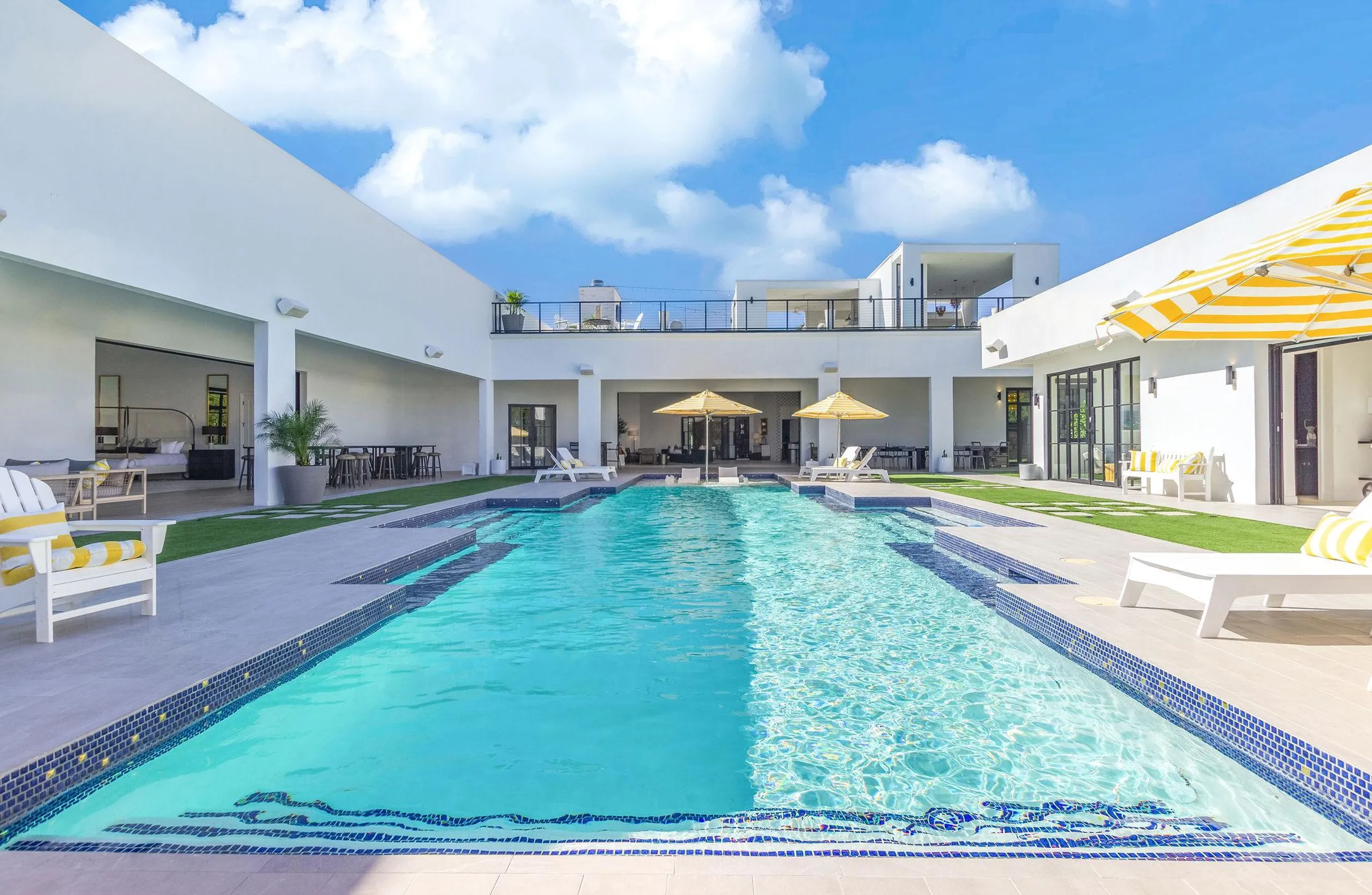 Exquisitely Furnished Old Town Scottsdale Villa with Private Heated Pool, Spa, Rooftop Deck, Sauna and Speakesy — photograph 5