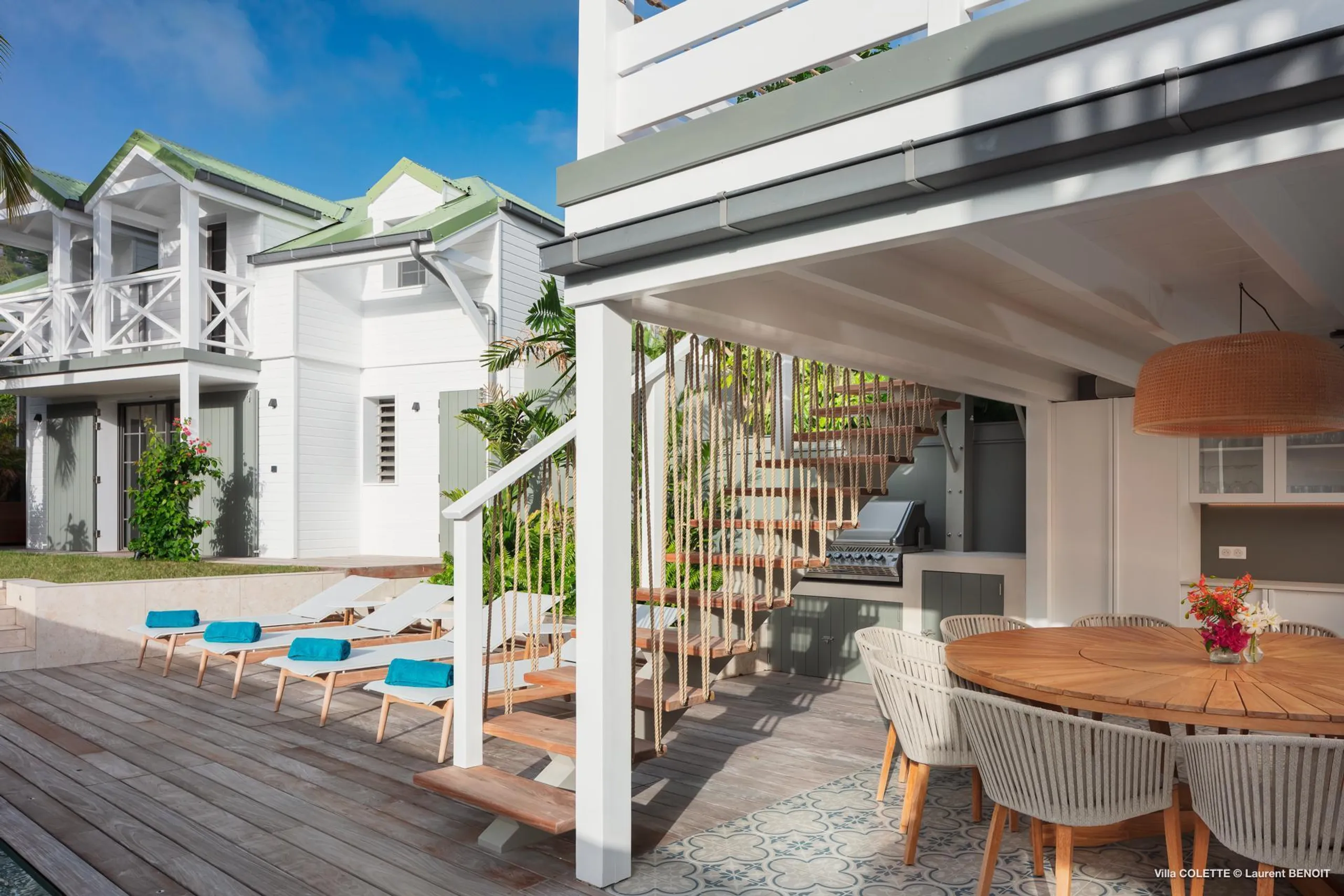 Majestic Caribbean Estate with Private Pool and Walks to Beach — photograph 3