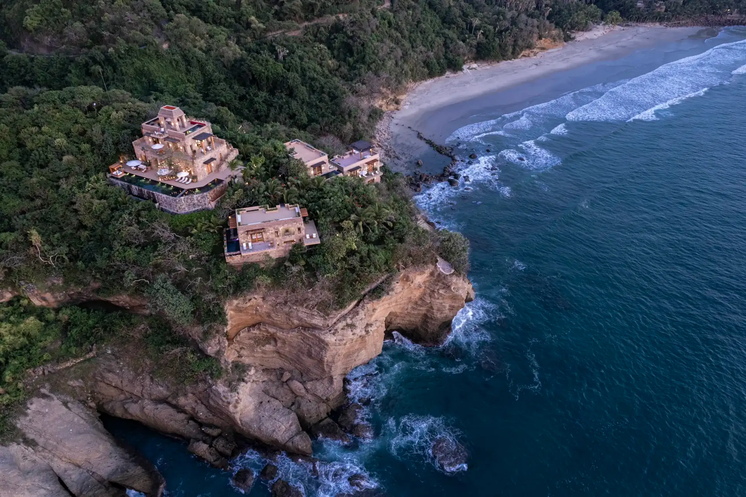 Refreshing Cultural-Inspired Punta Mita Villa with Infinity Pool & Beach Access — photograph 8