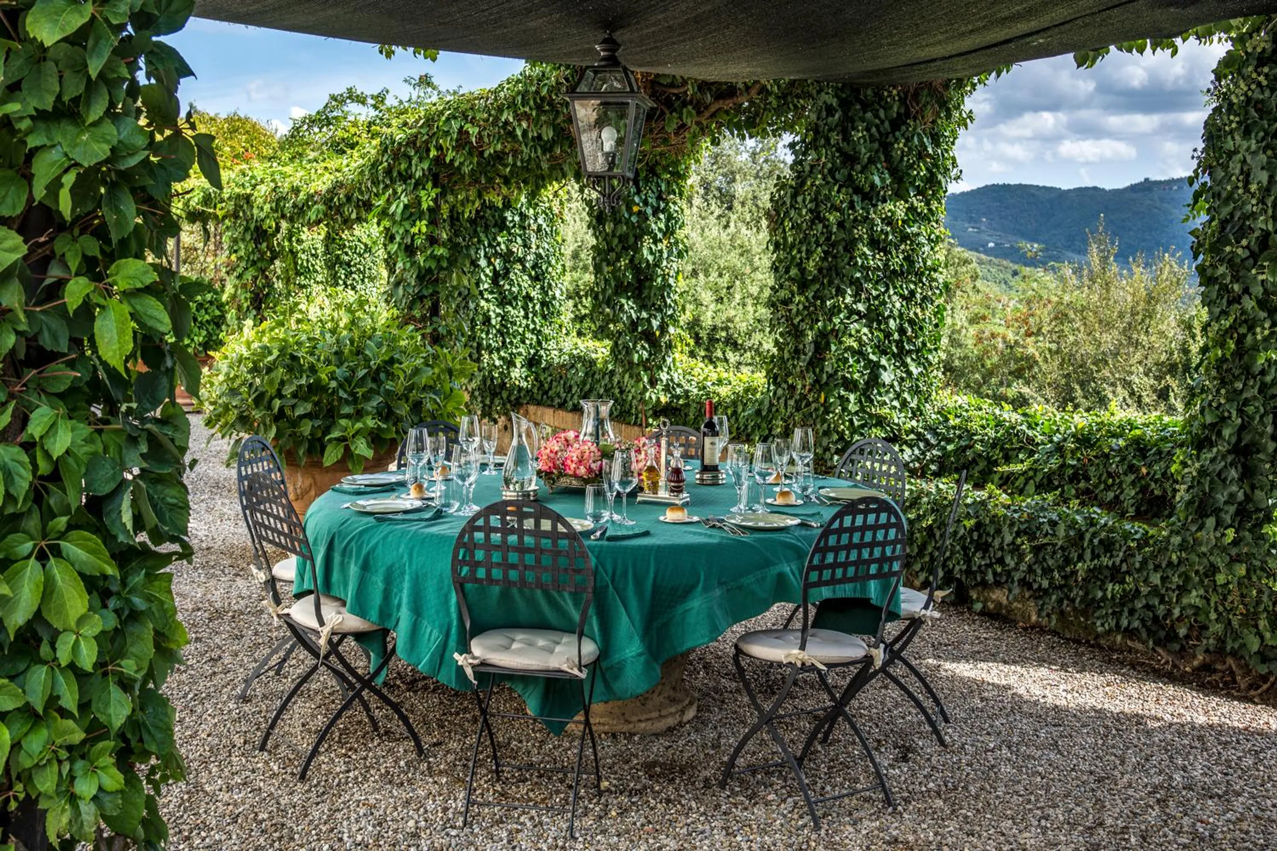 Elegant Tuscan Villa with Private Pool, and Panoramic Views in the Heart of Tuscany — photograph 9