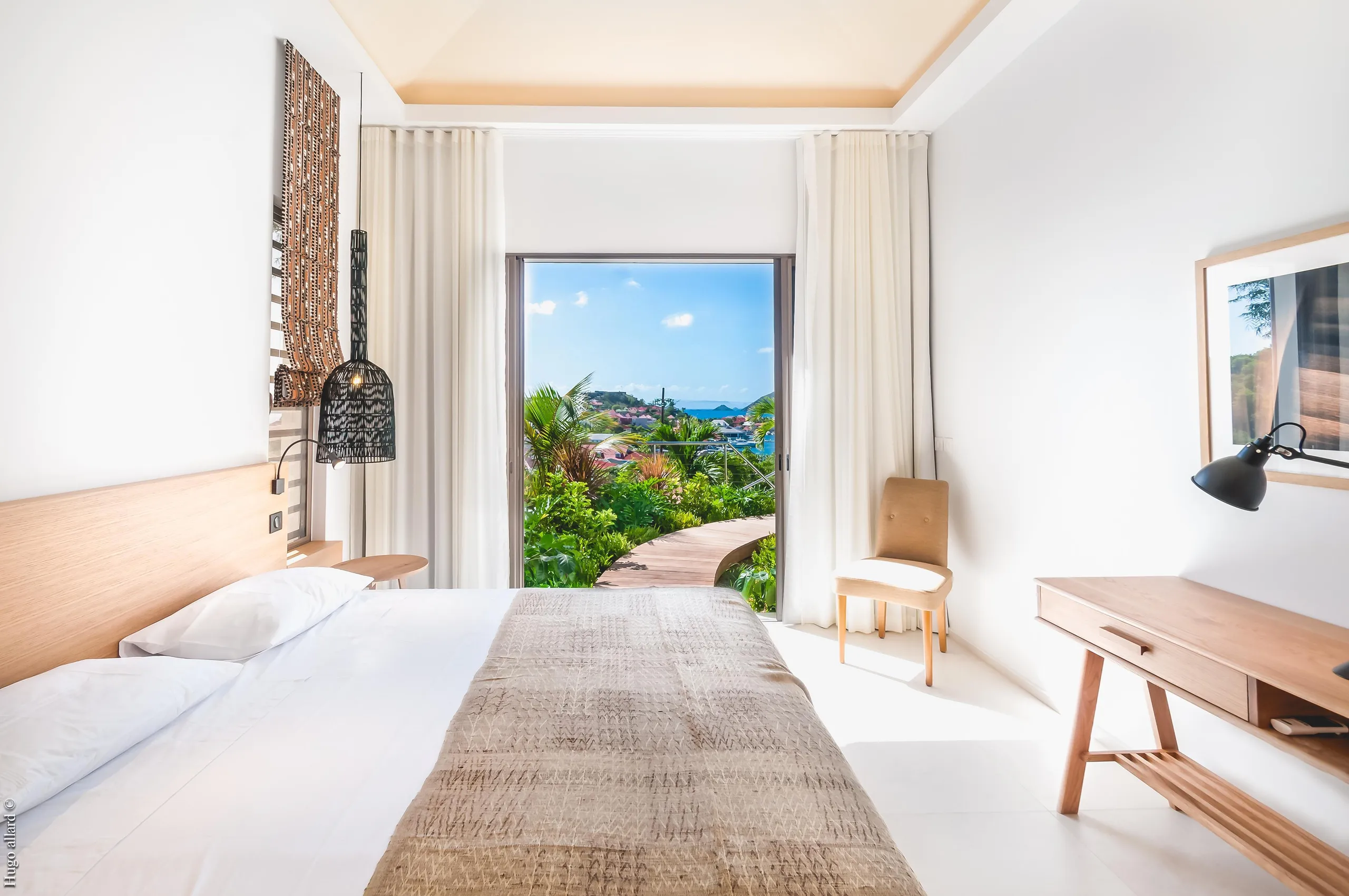 Swanky Seaside Villa with Private Pool and Outdoor Grill — photograph 9
