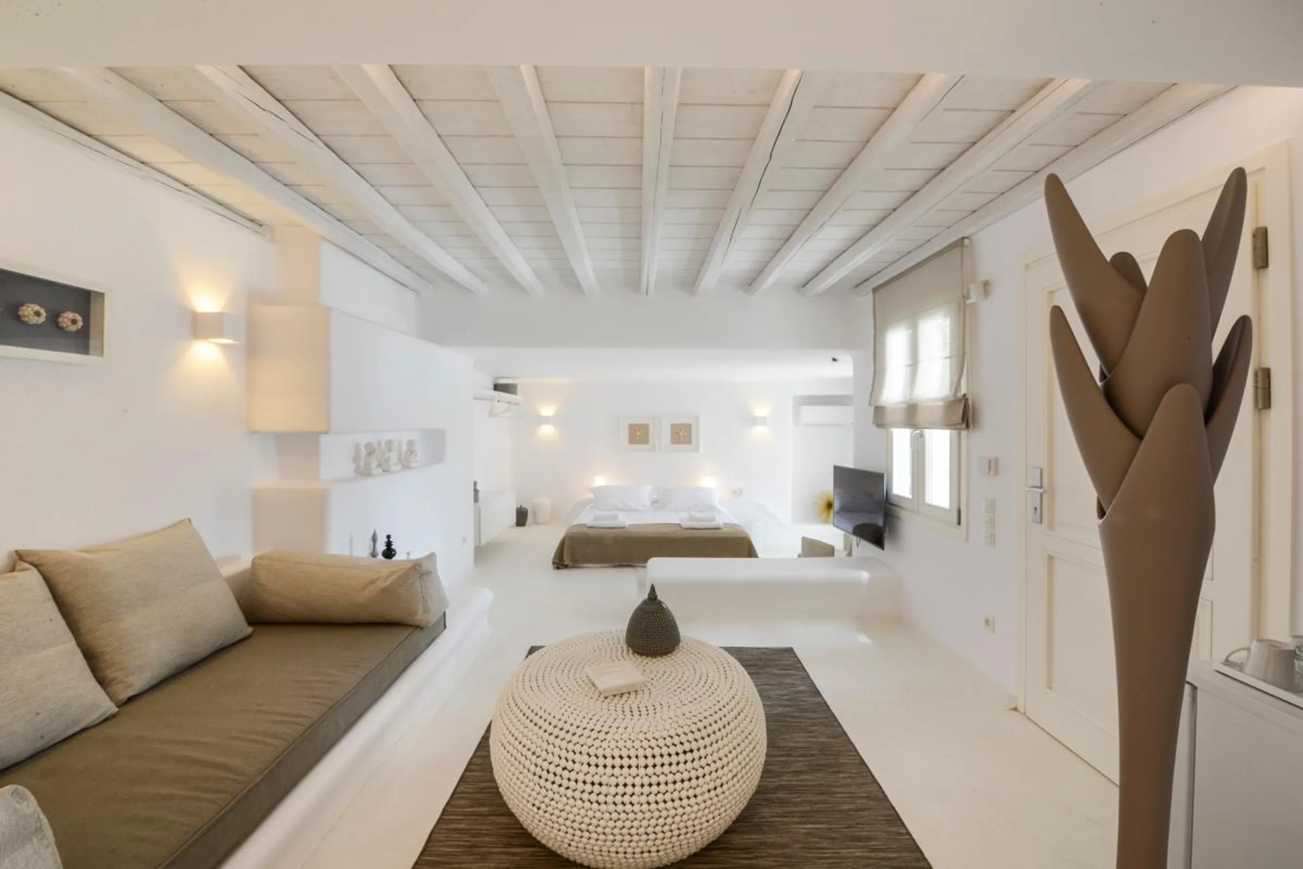 Flawless Minimalist Villa with Private Pool and Aegean Sea Views — photograph 8