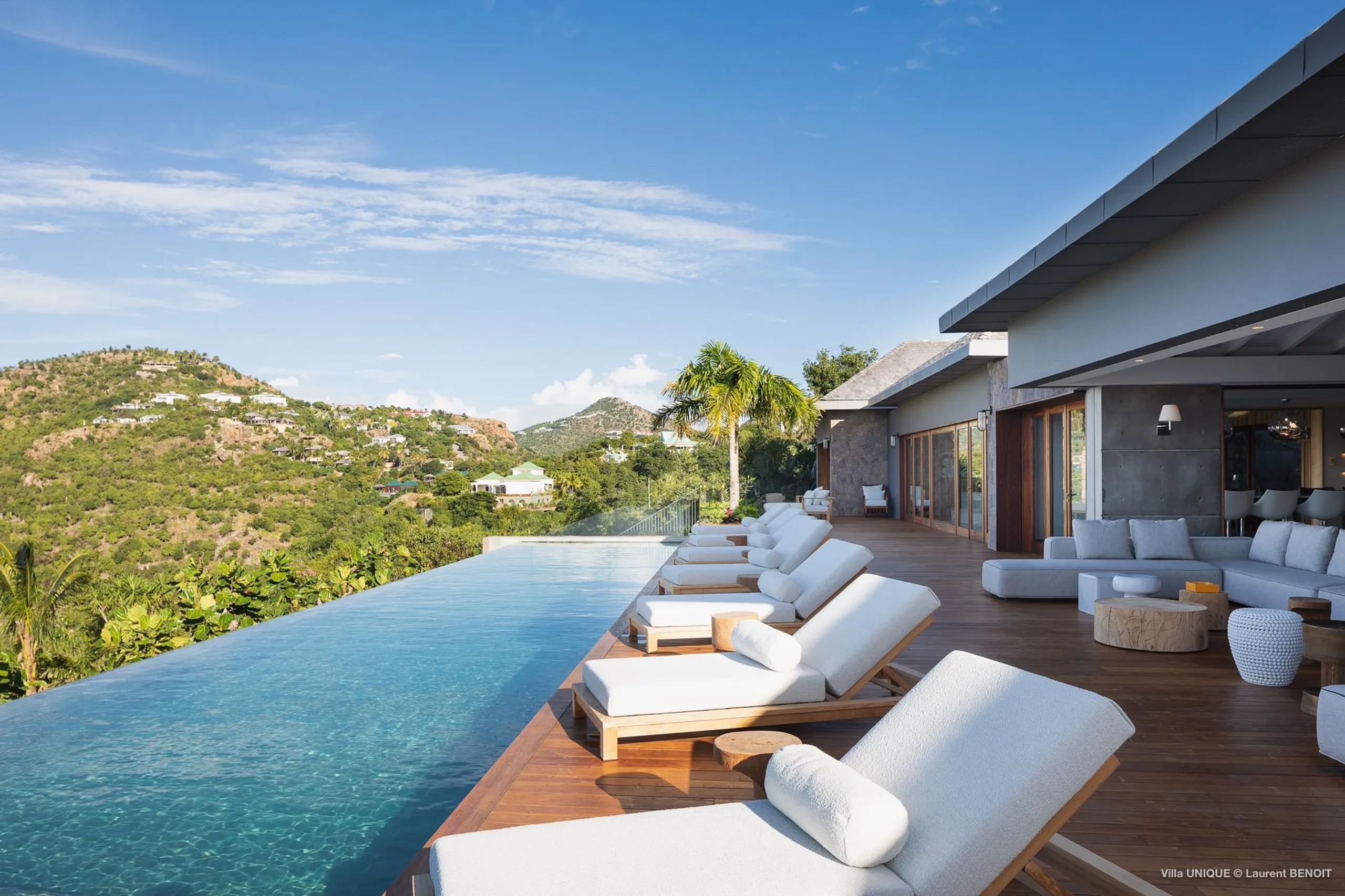 Stunning and Unique Saint Barts showplace villa with infinity pool — photograph 3