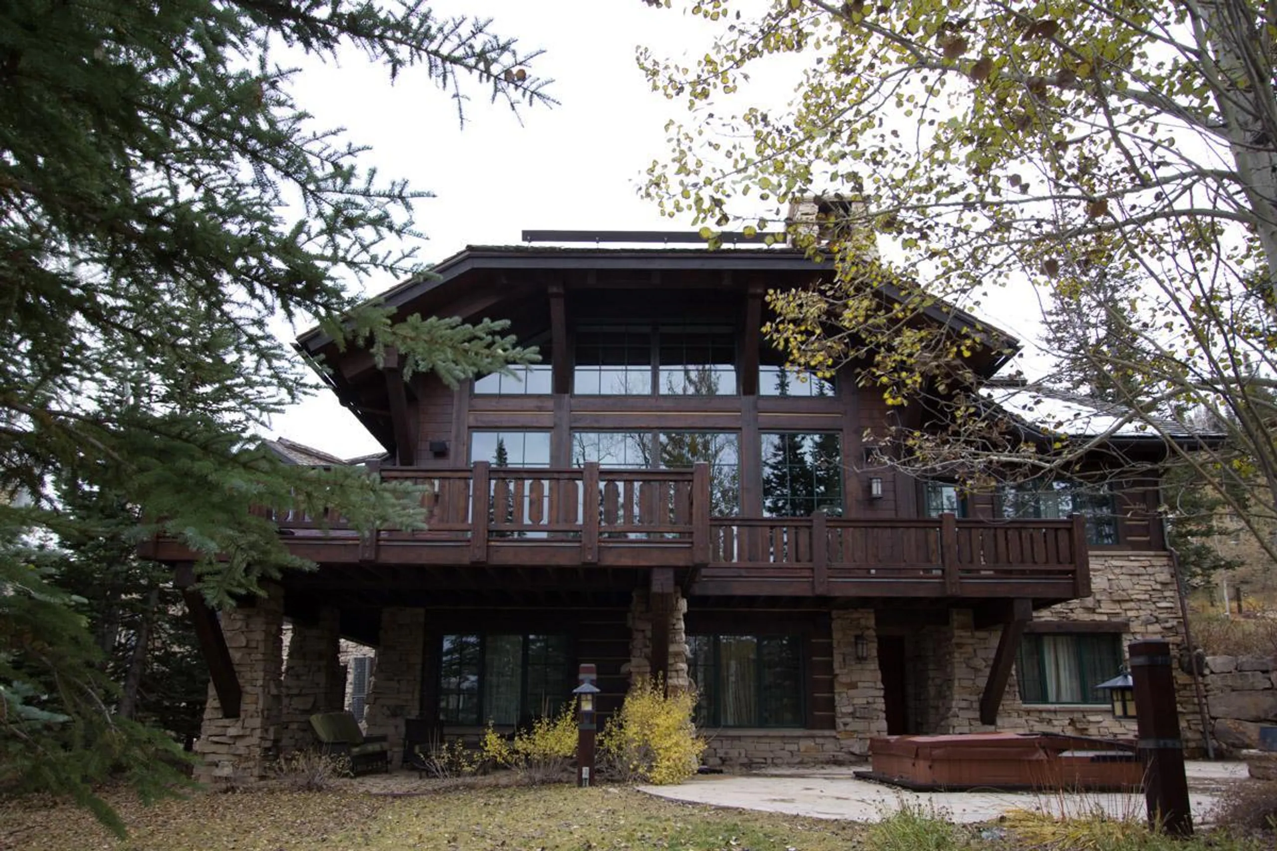 Exquisite Mountain Chalet with Entertainment Room and Stunning Views, Park City