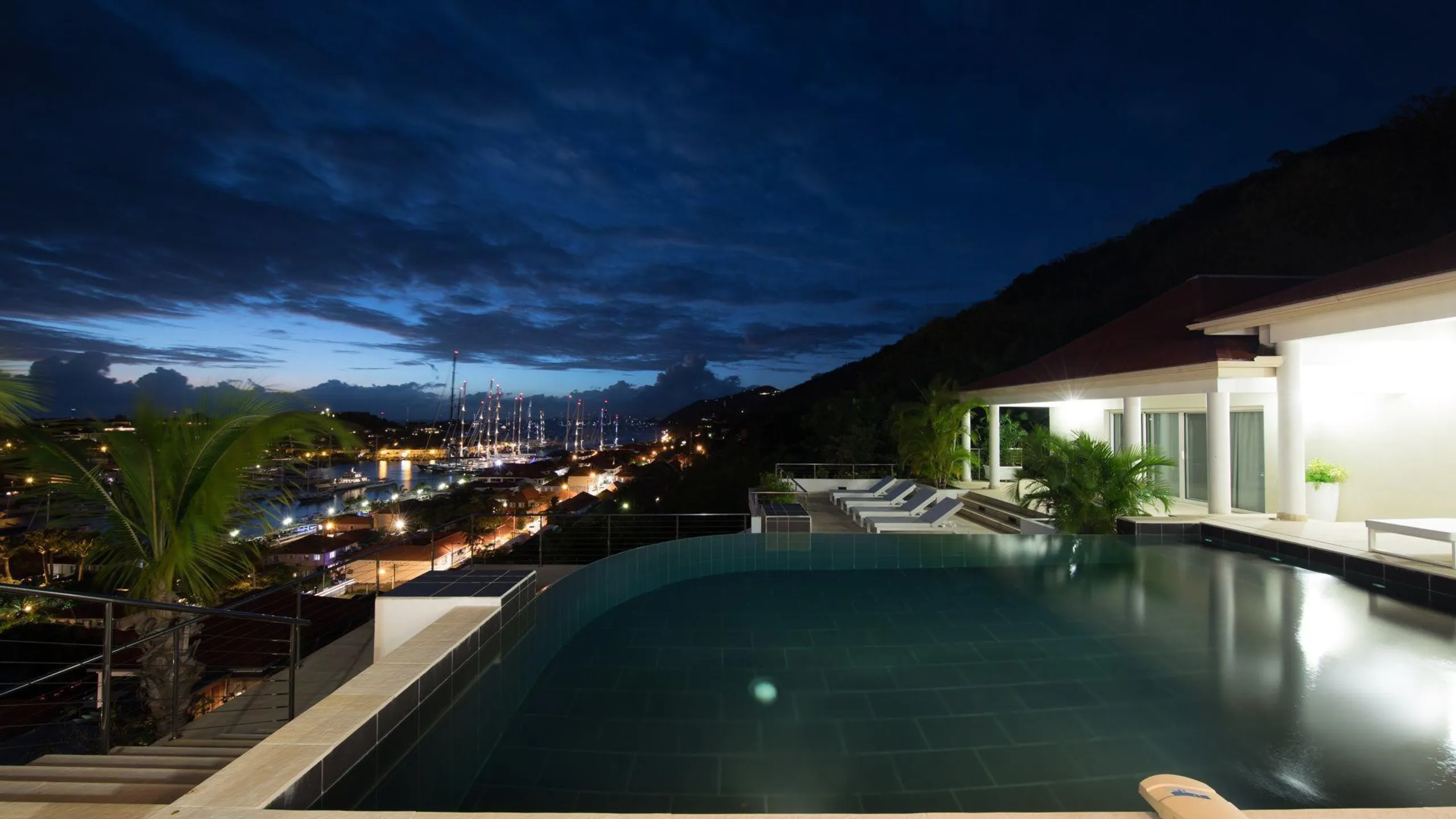 Harbor Front View Villa with Infinity Pool in Gustavia, St. Barths — photograph 10