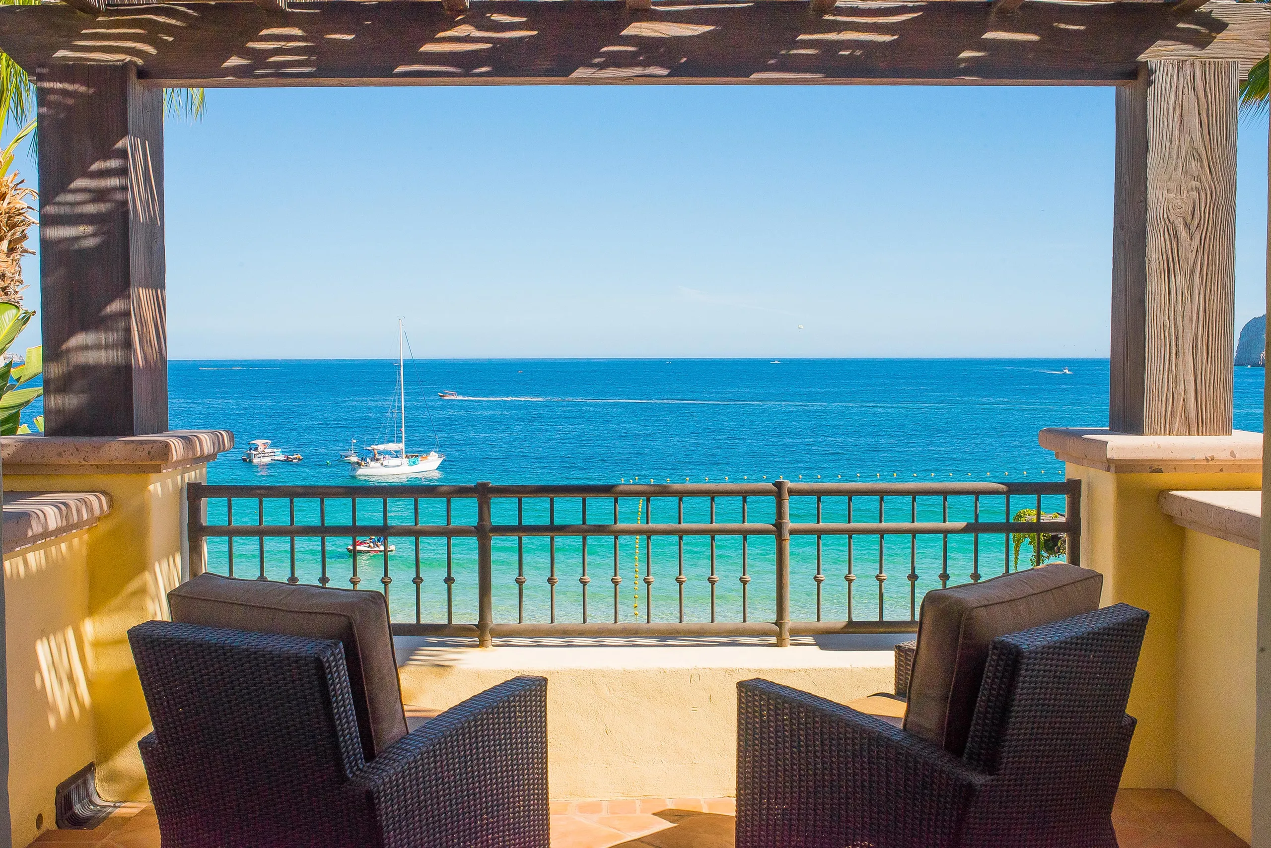 Medano Beachfront Villa with Infinity Pool, Hot Tub and Ocean Views — photograph 3