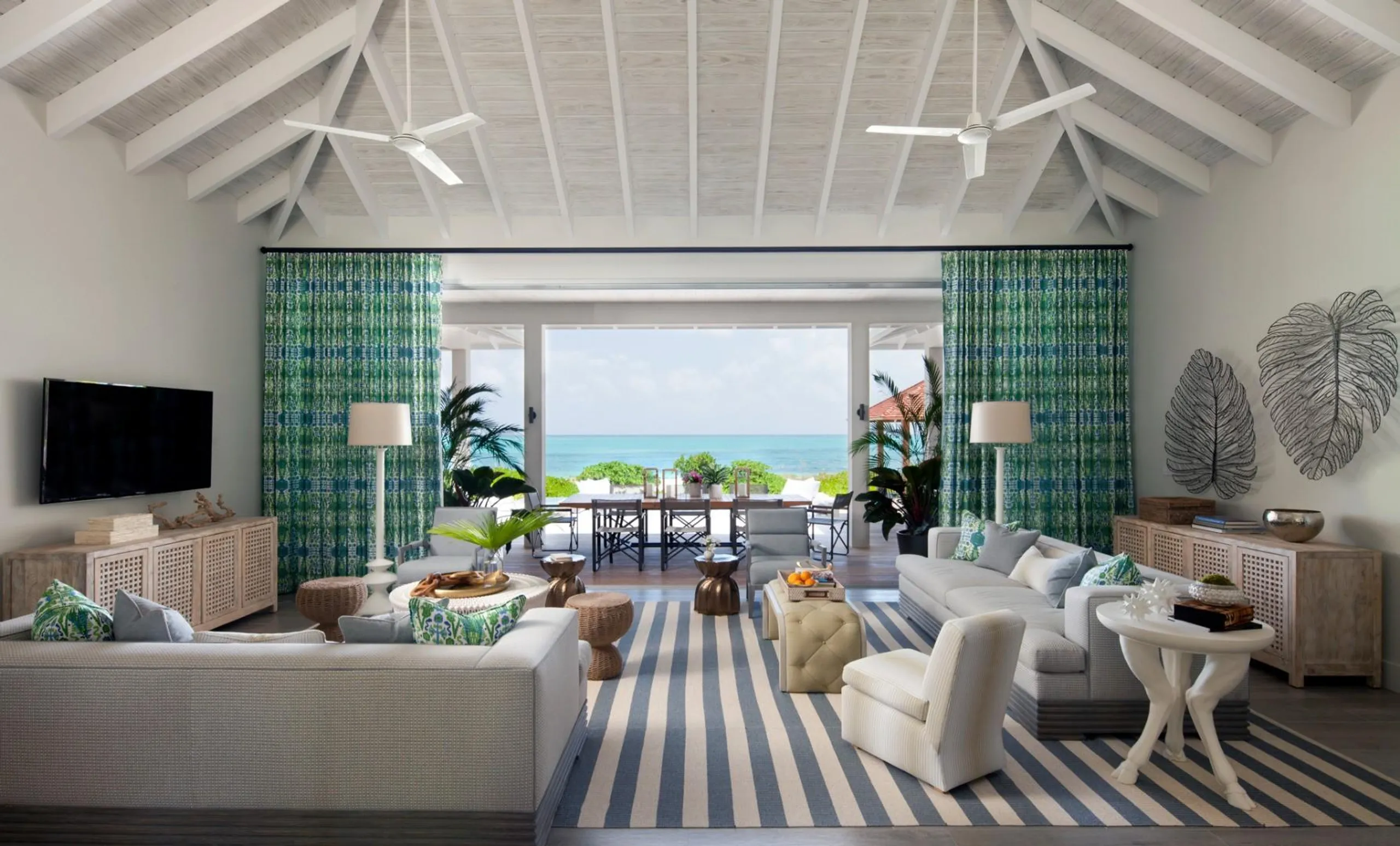Pristine Grace Bay Beach Villa with Infinity Pool and Immersive Turks and Caicos Panoramas — photograph 5