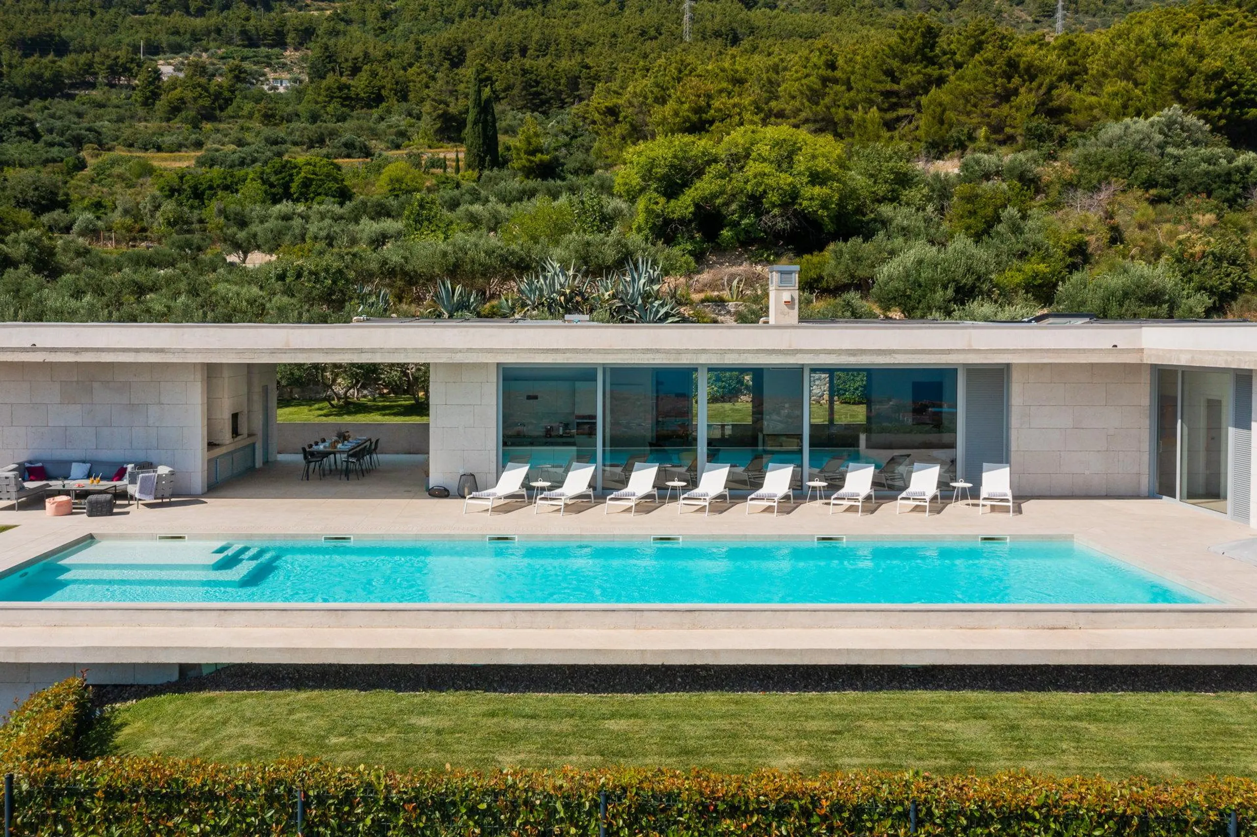 Sensational  Modern Villa with Private Pool and Panoramic Sea Views — photograph 2