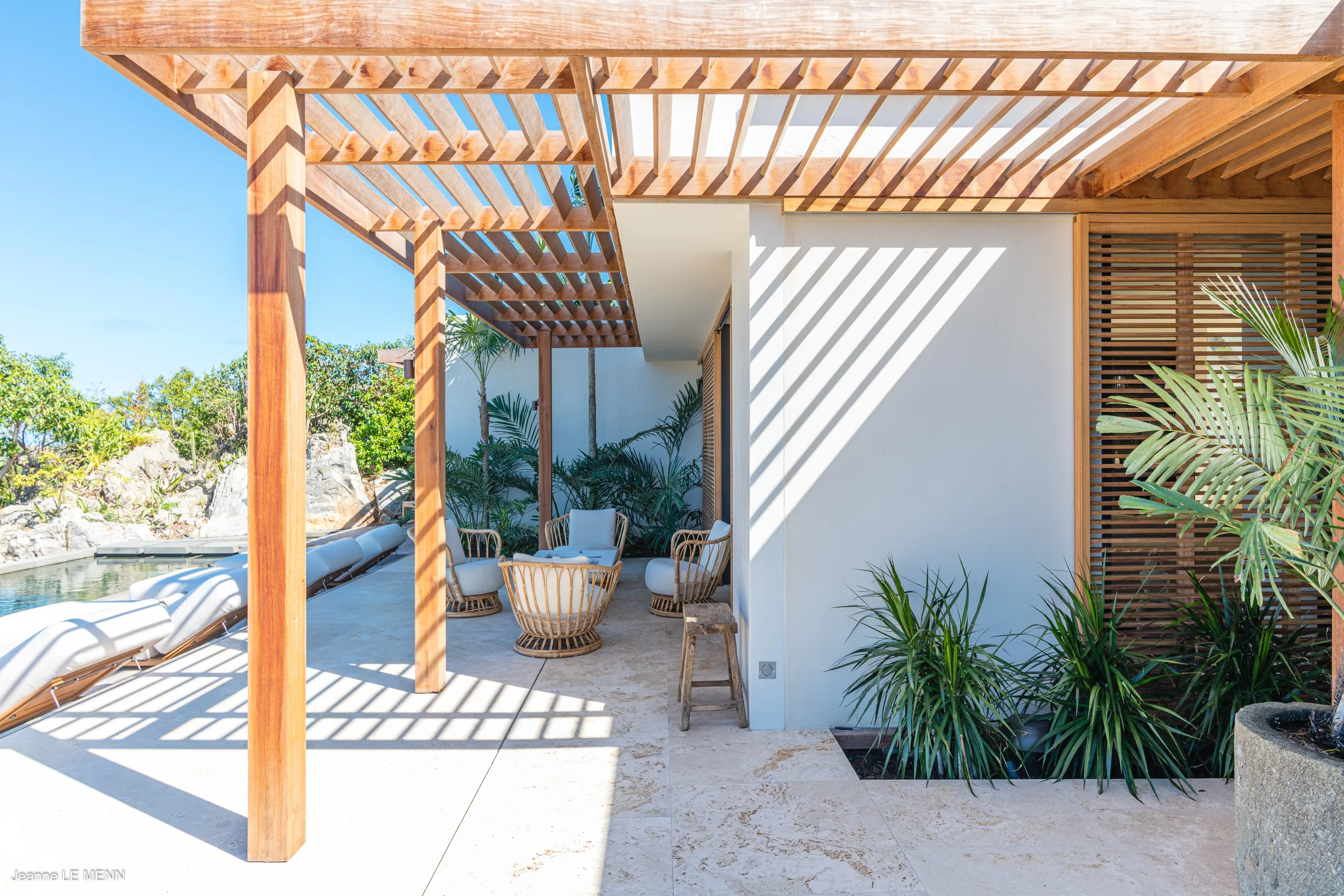 Sleek Lurin Villa with Private Infinity Pool & Bay Views — photograph 6