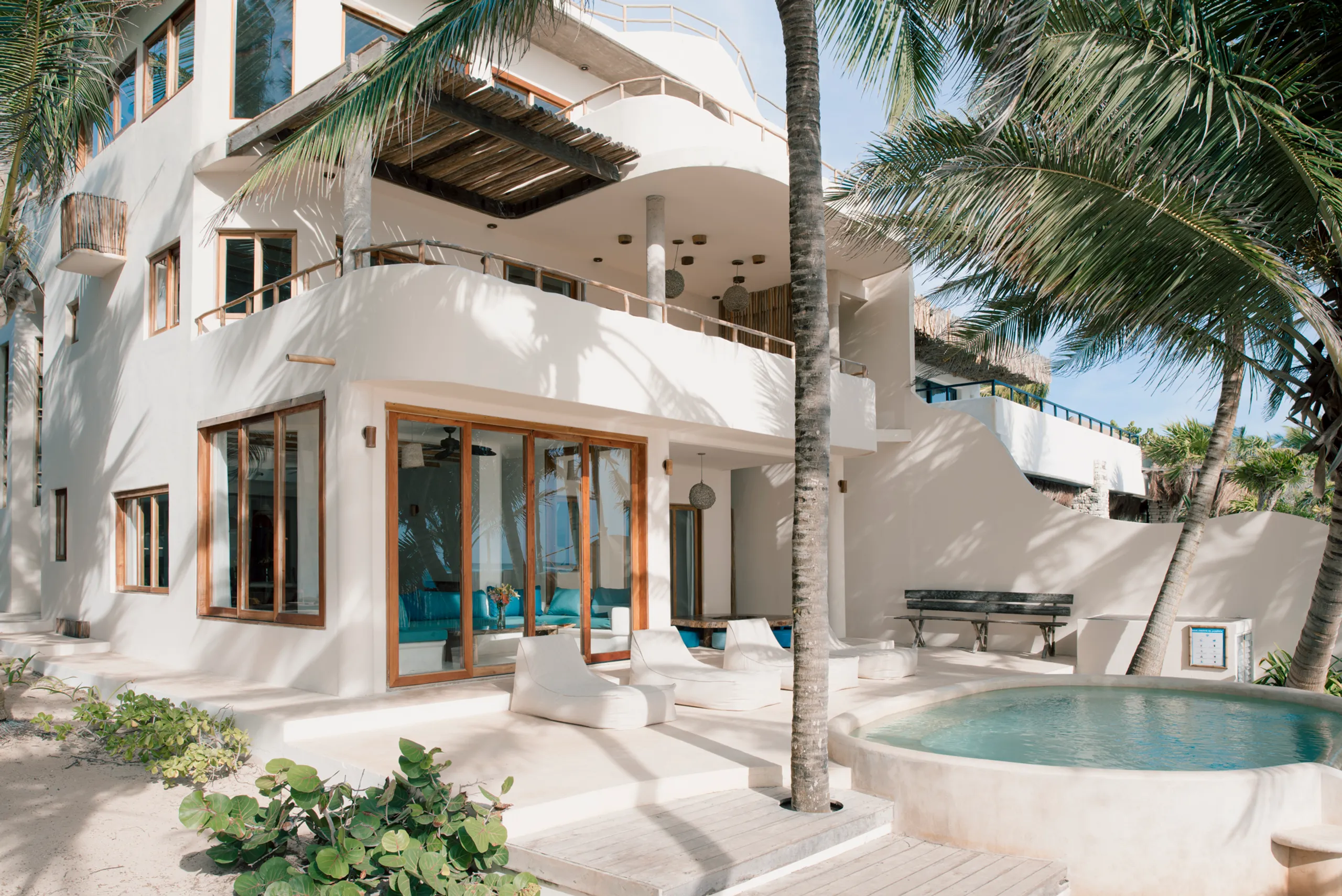 Grand Beachfront Villa in Tulum with Pool & Ocean Views, Tulum