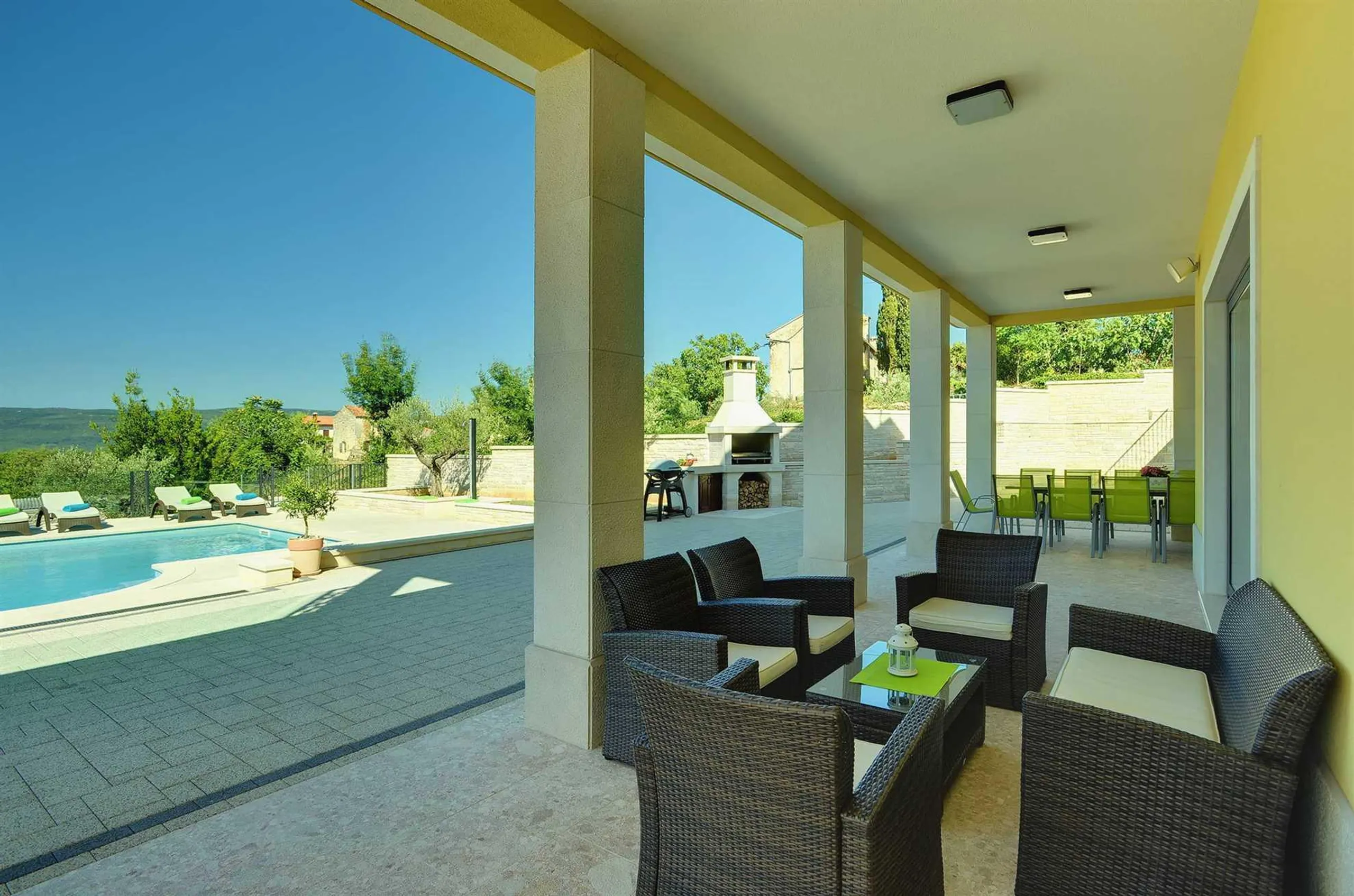 Gleaming 7Bedroom Villa with Private Pool, Sea and Island Views — photograph 10