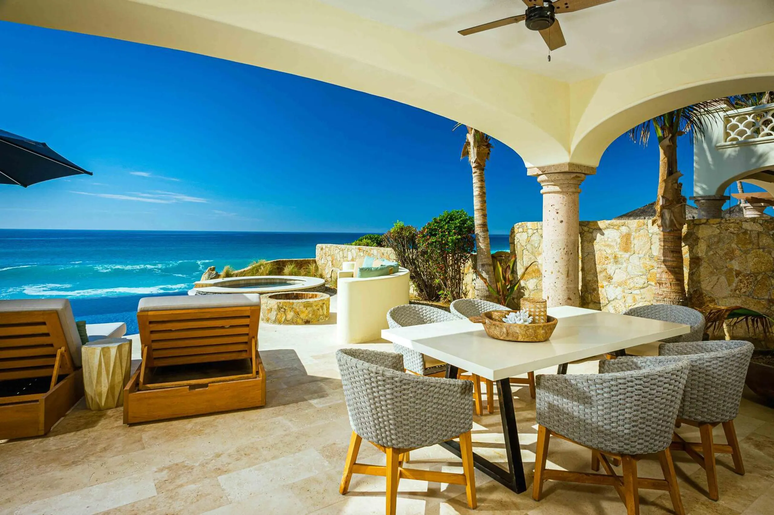 Grandiose Villa with Private Infinity Pool Overlooking the Sea of Cortez — photograph 11