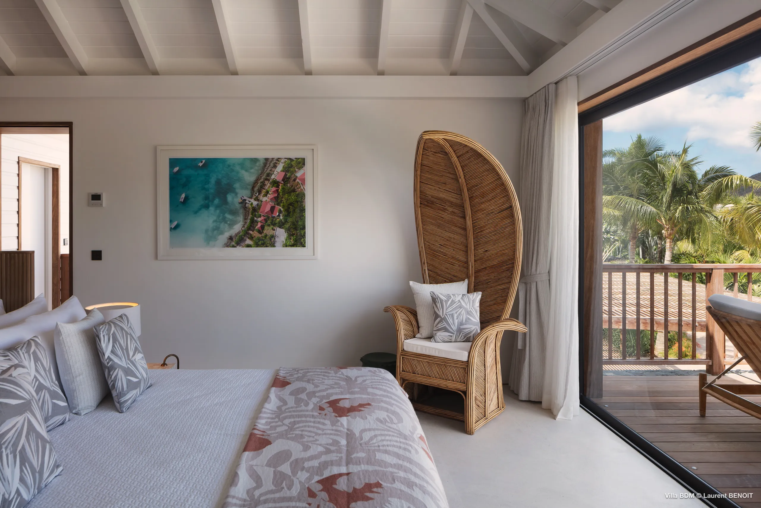 Modern St. Jean Beachfront Villa with Private Pool & Sea Views — photograph 12