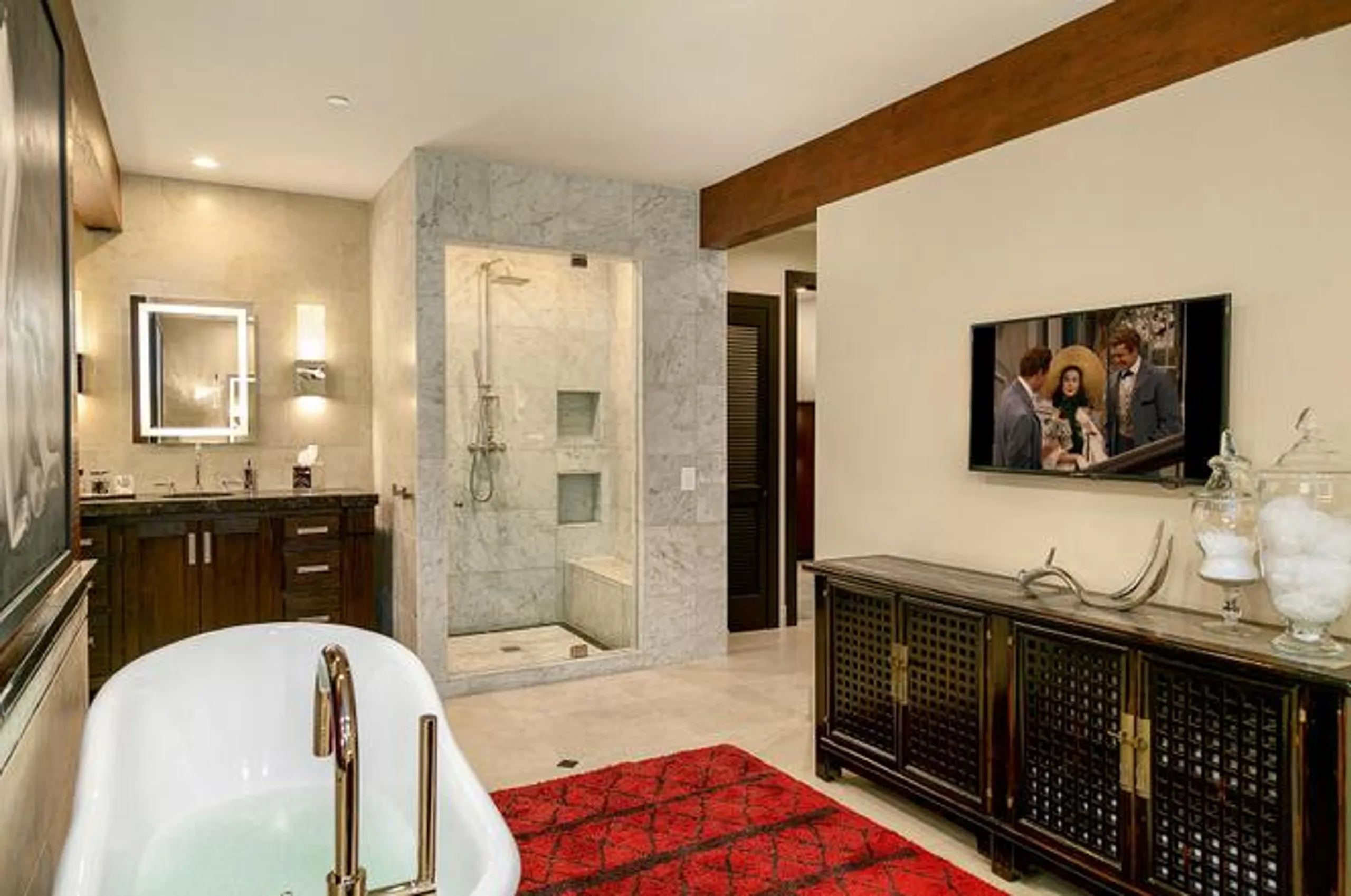 Plush and Inviting 4BR Villa with Private Balcony and Overlooking River Views — photograph 7