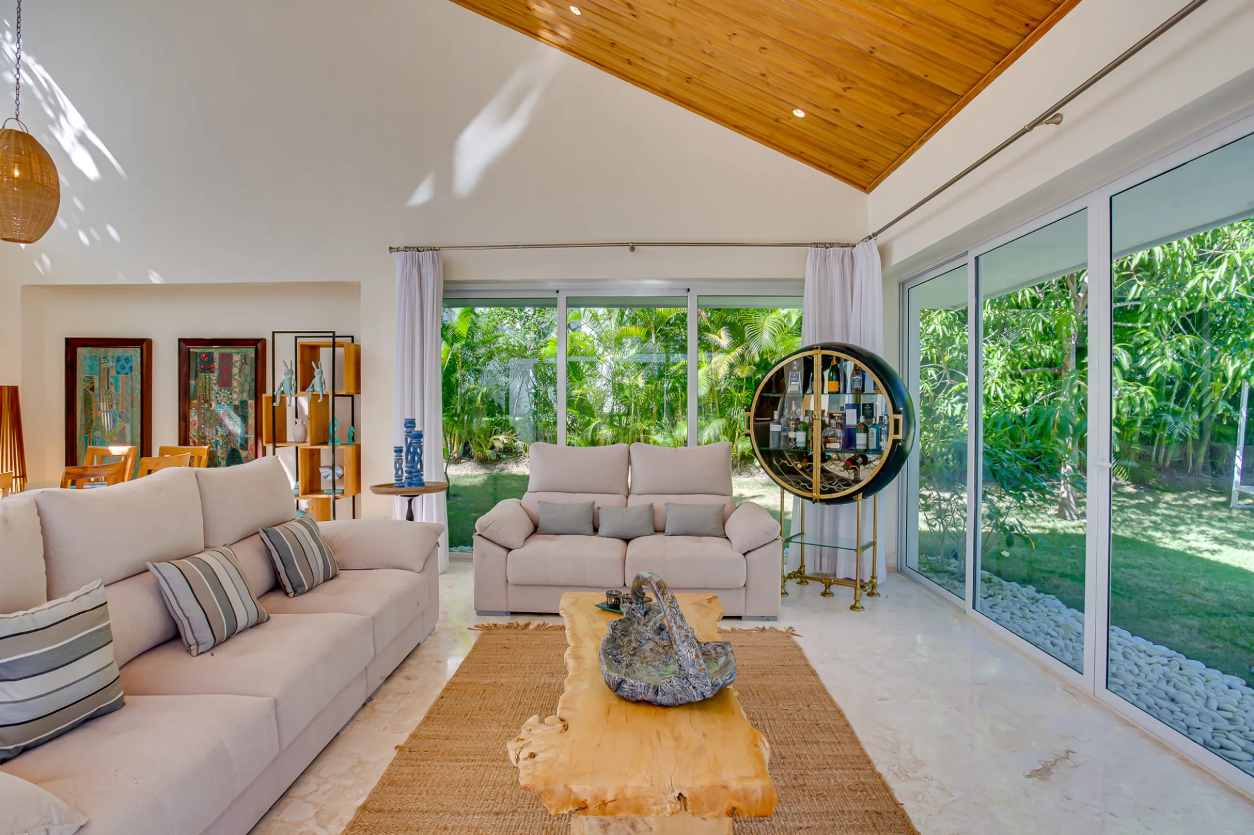 Splendid La Jolla Beachfront Villa: 4,000 Sq Ft with Ocean Views, Pool & Spa — photograph 8