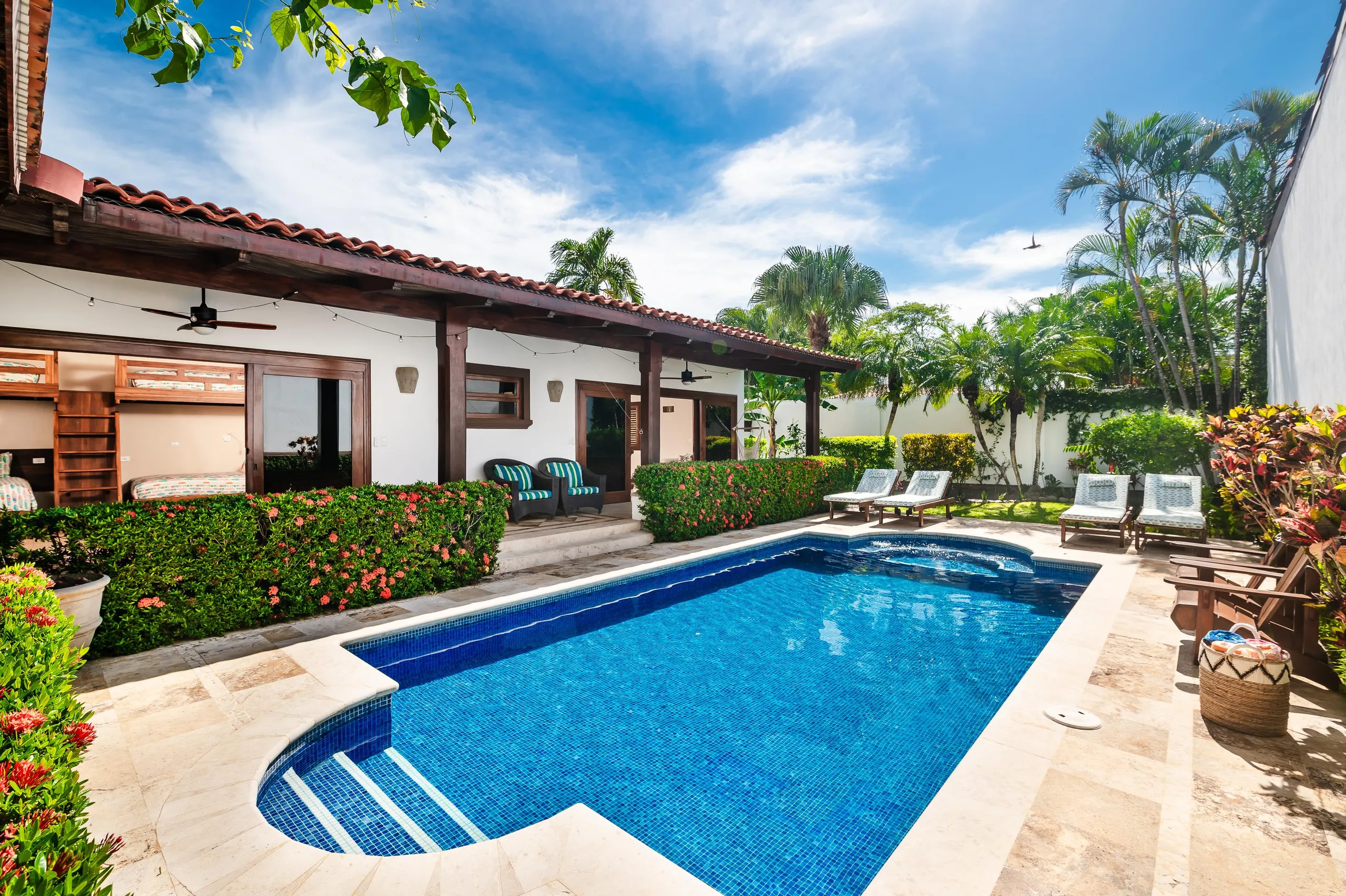 Rejuvenating Tamarindo Estate with Private Pool and Garden Grounds — photograph 4