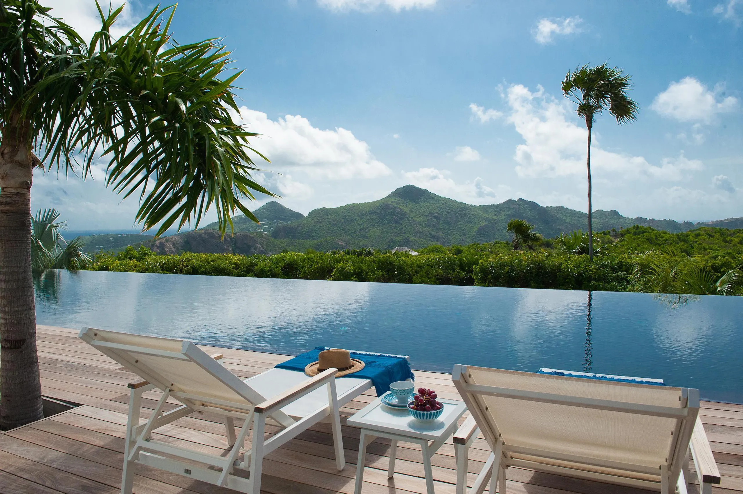 Exquisite Seaside Villa with Private Pool and Home Gym, Gouverneur
