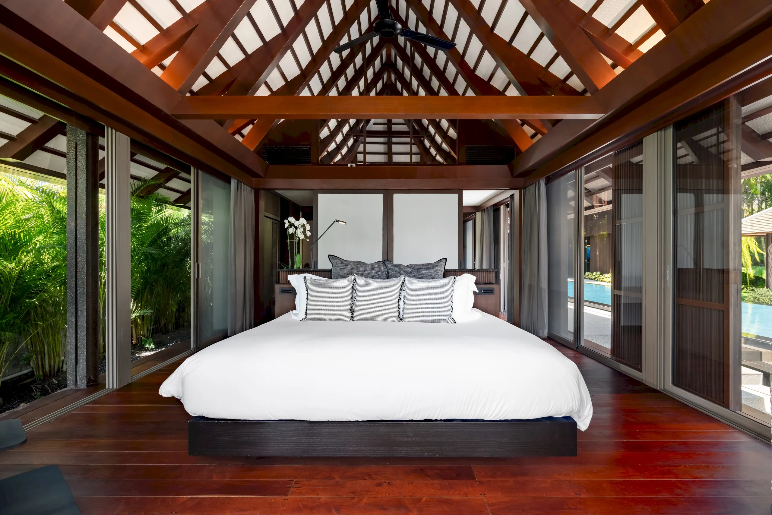 Fantastic Japanese-Thai Villa with Three Infinity Pools, Private theatre, and a Serene Spa — photograph 11