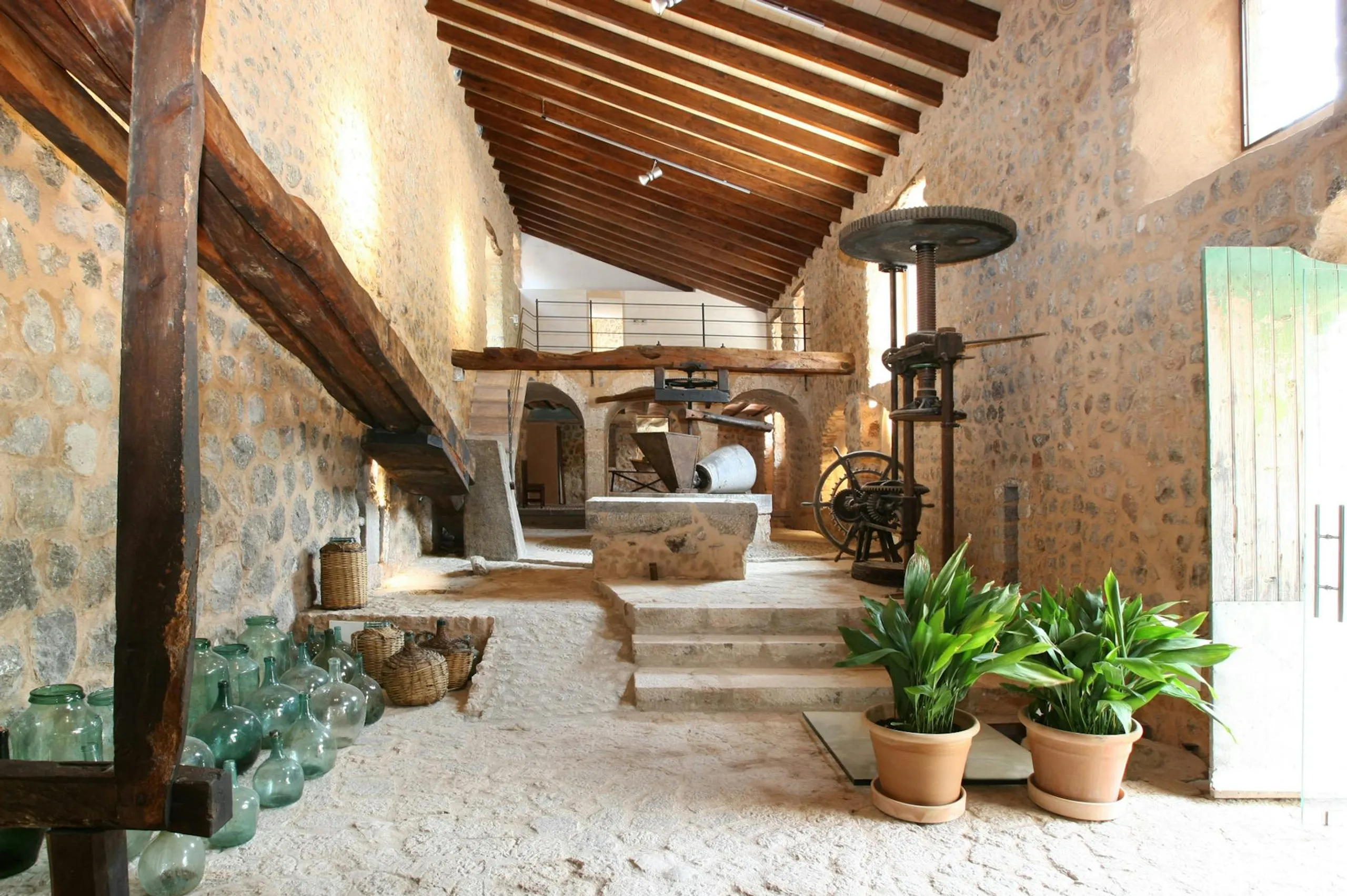 Superb Spanish Estate with Private Pool and Sun Deck — photograph 12