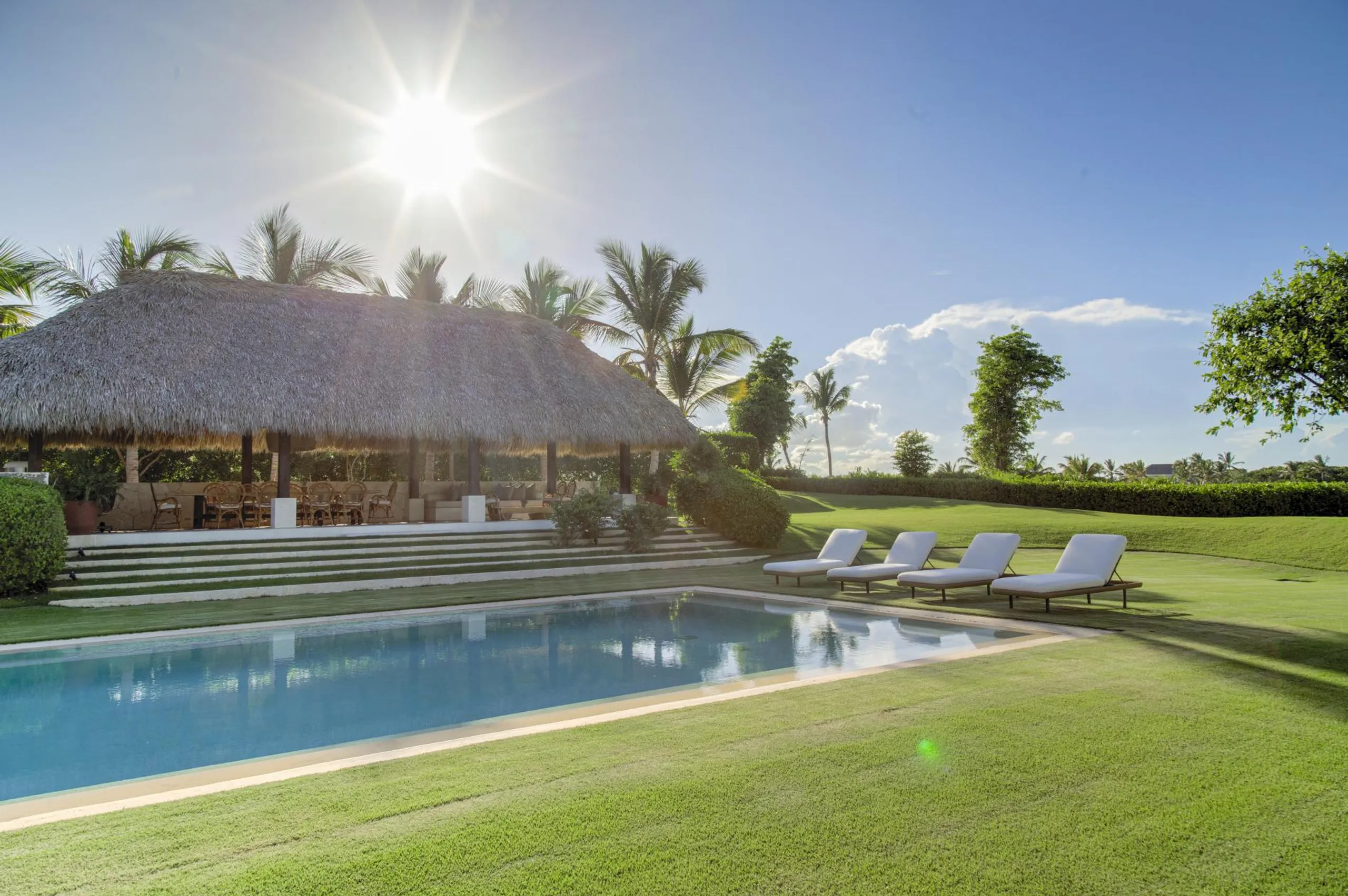 Exquisite Villa with Private Pool Overlooking the 10th Hole of Corales Golf Course — photograph 3