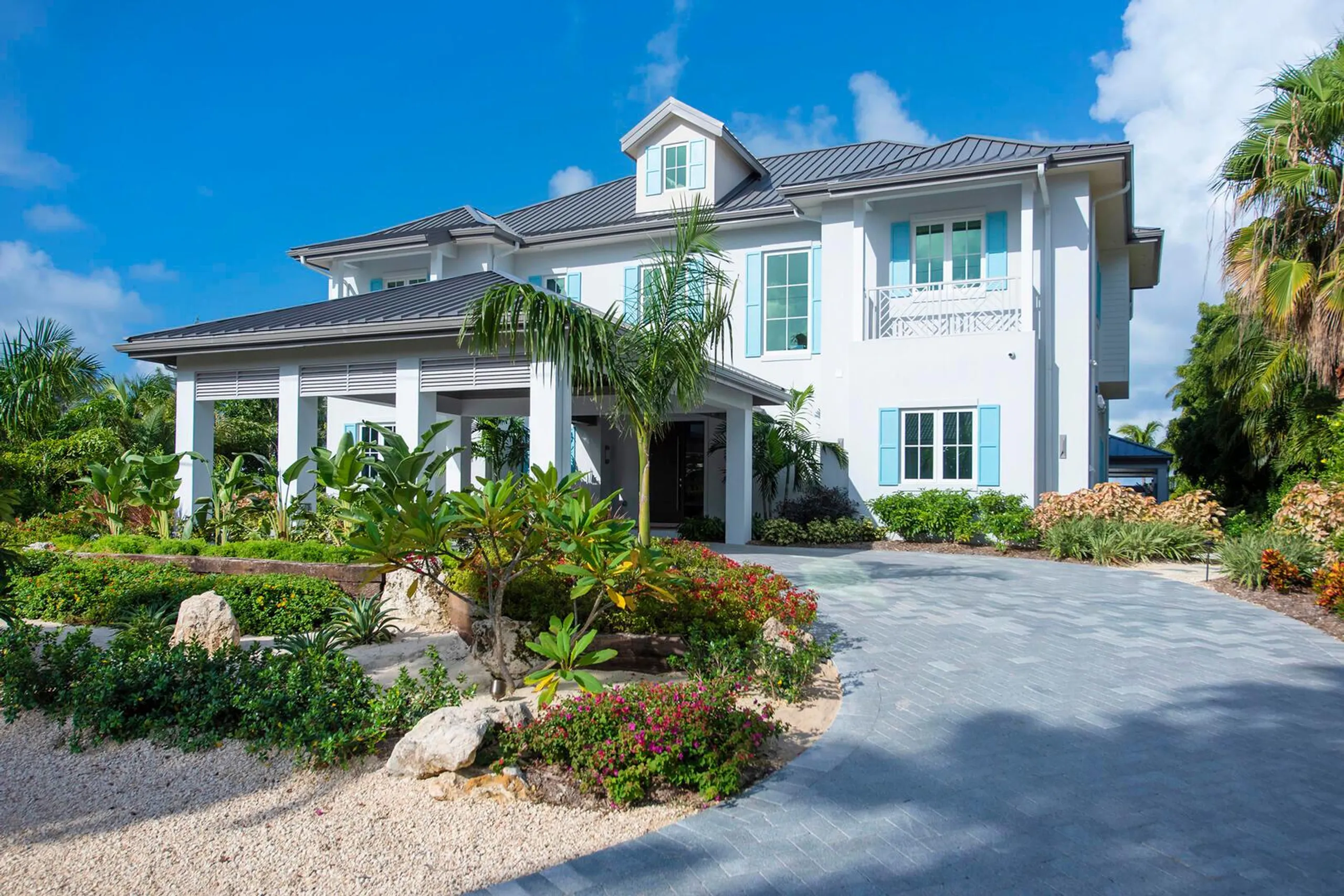 Cayman Ocean Front Grand Estate with Infinity Pool and Incredible Ocean Views — photograph 5