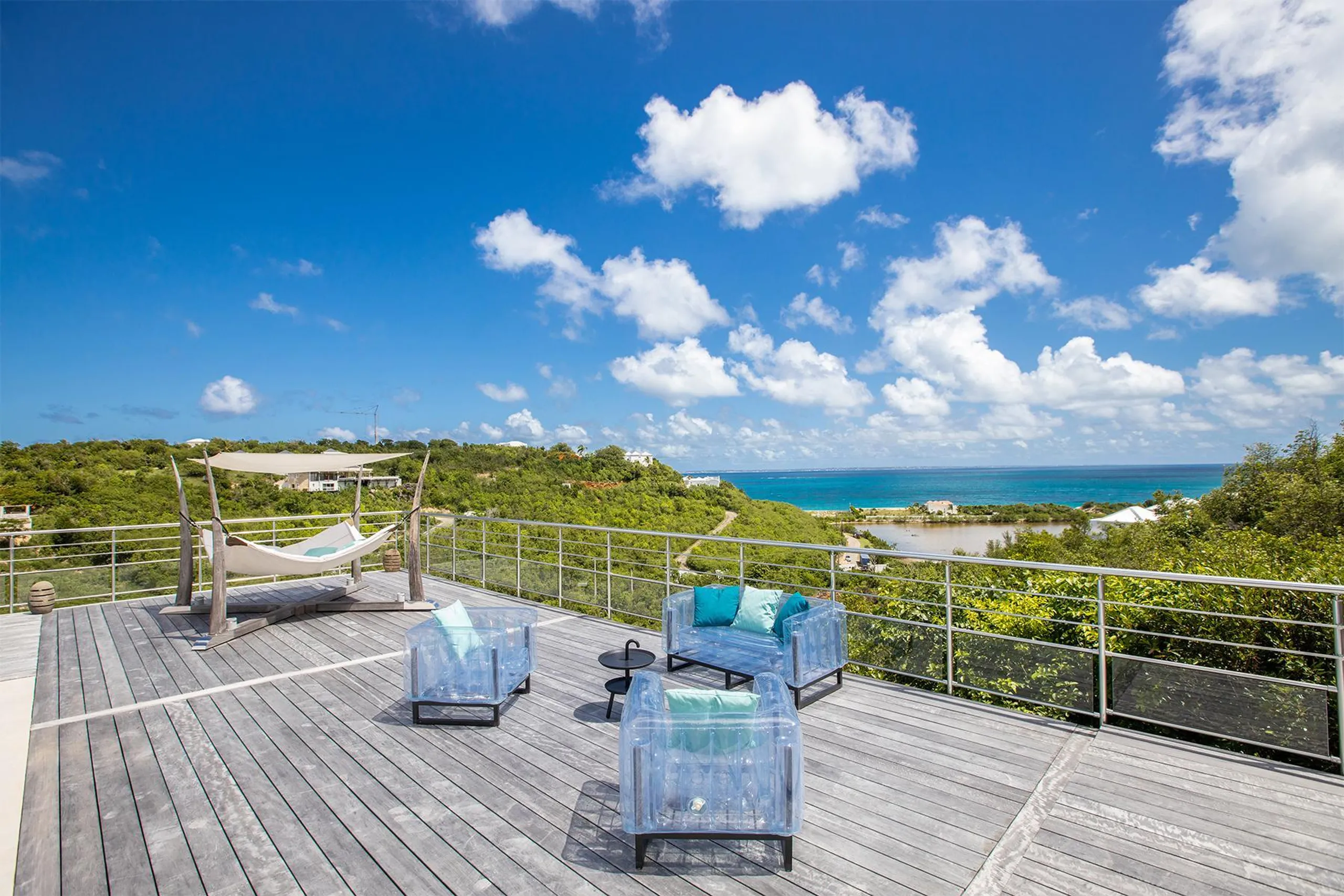 Breathtaking Luxe Estate with Private Pool and Views — photograph 6
