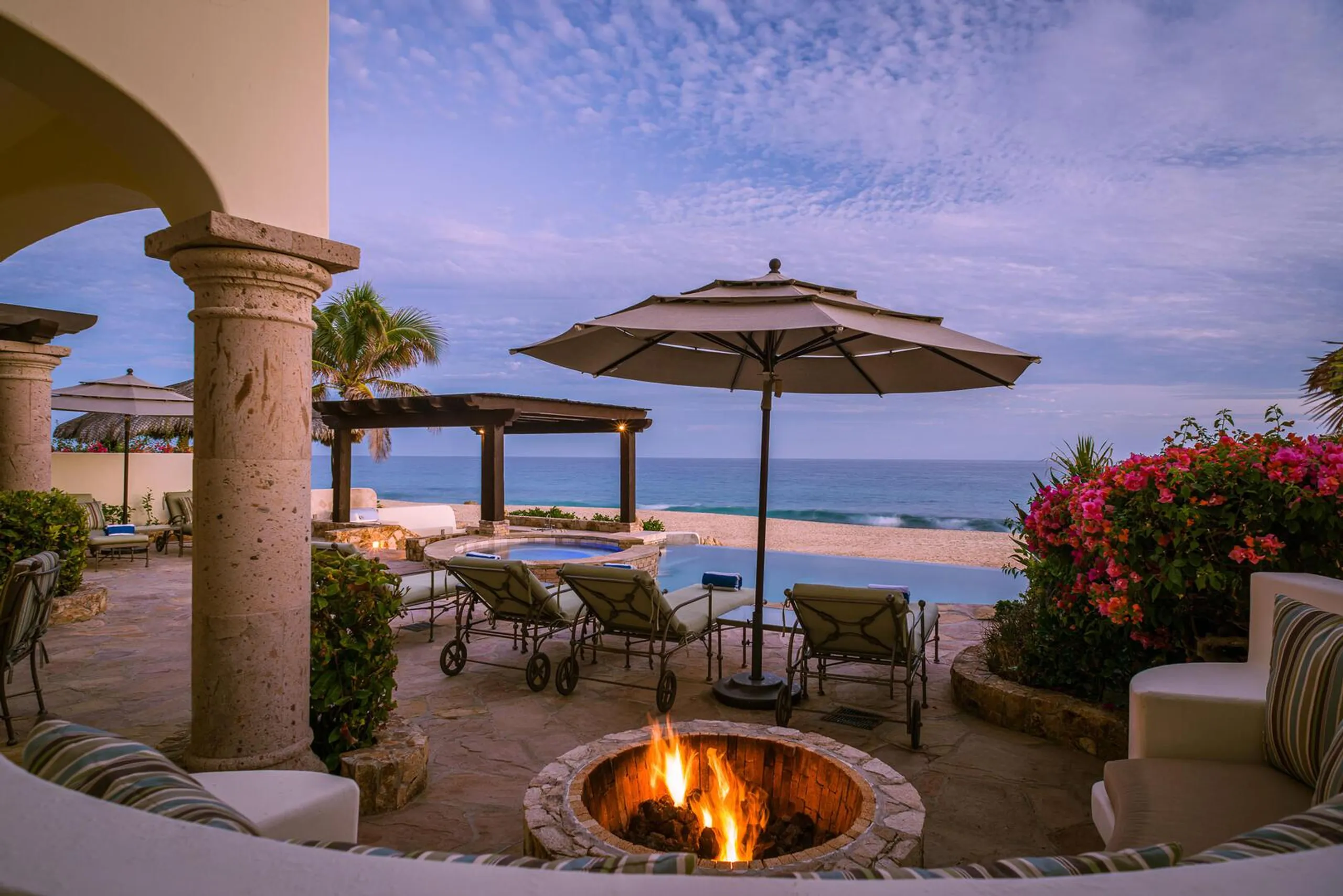 Tranquil 4 Bedroom Villa with Private Swimming Pool and Ocean Views — photograph 12