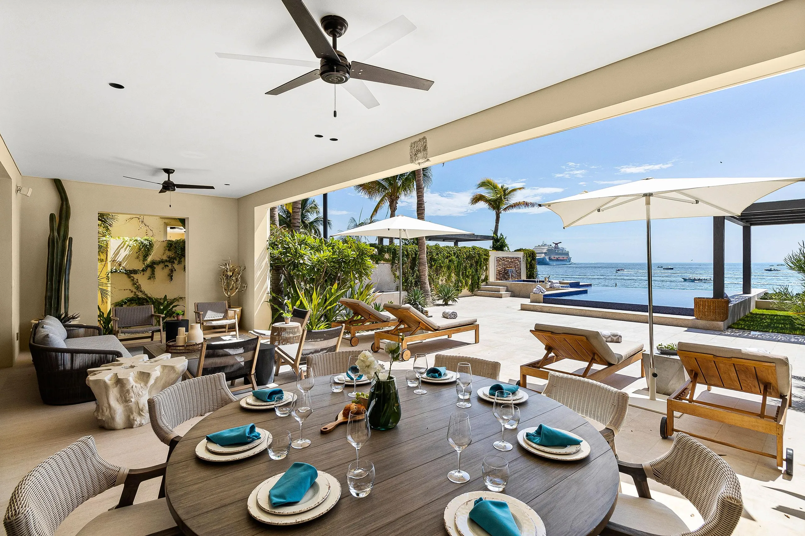 Deluxe Relaxation Villa with Infinity Pool and Stunning Ocean View — photograph 2